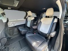 TOYOTA Sienna Hybrid XLE 7-Sitzer