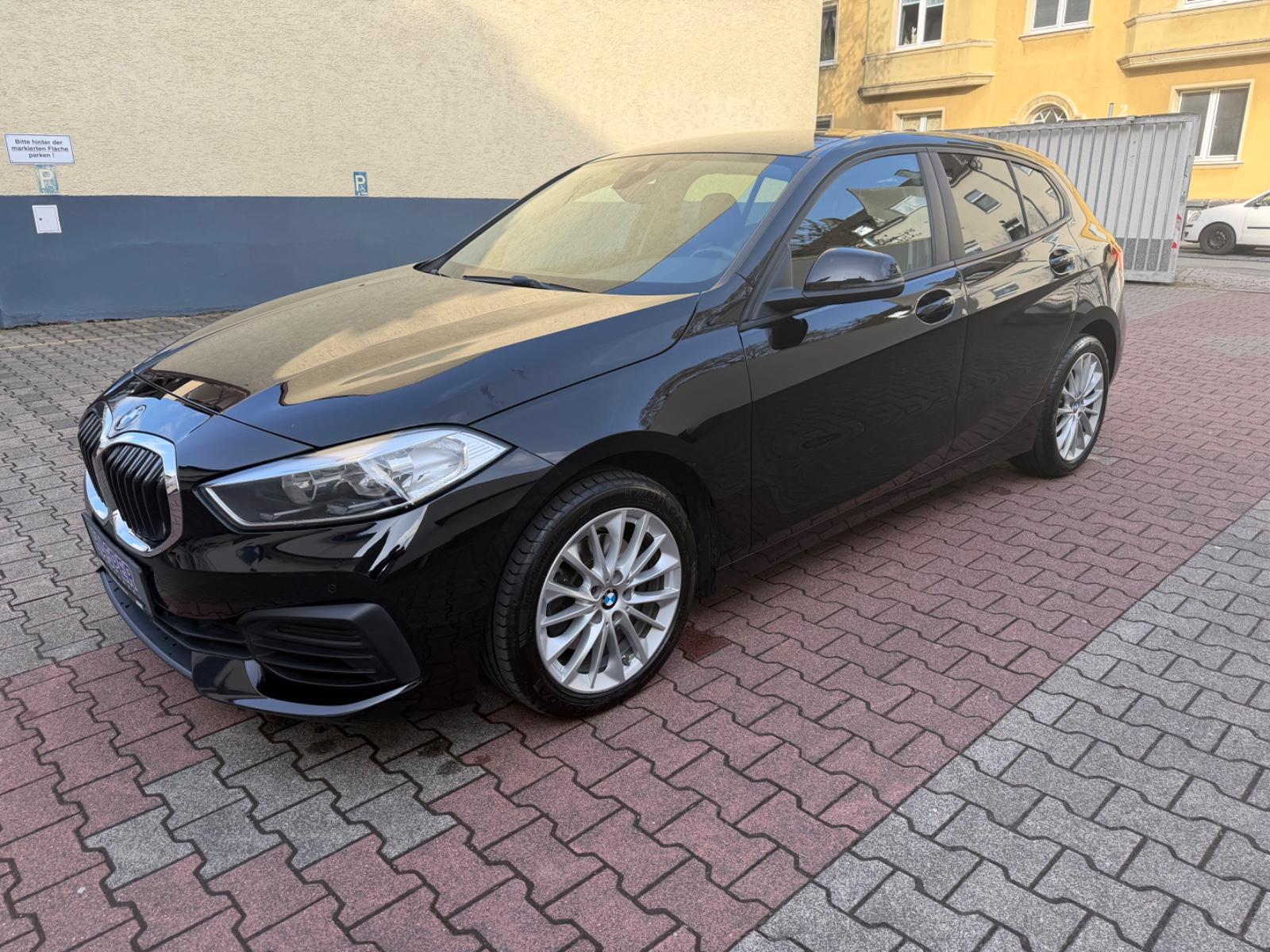 BMW 118 i Advantage aut. ( NAVI / SHZ / LHZ / PDC )