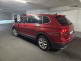 Volkswagen Tiguan Allspace 2.0 TDI SCR DSG 4MOTION Comf... - rote Volkswagen Tiguan Allspace