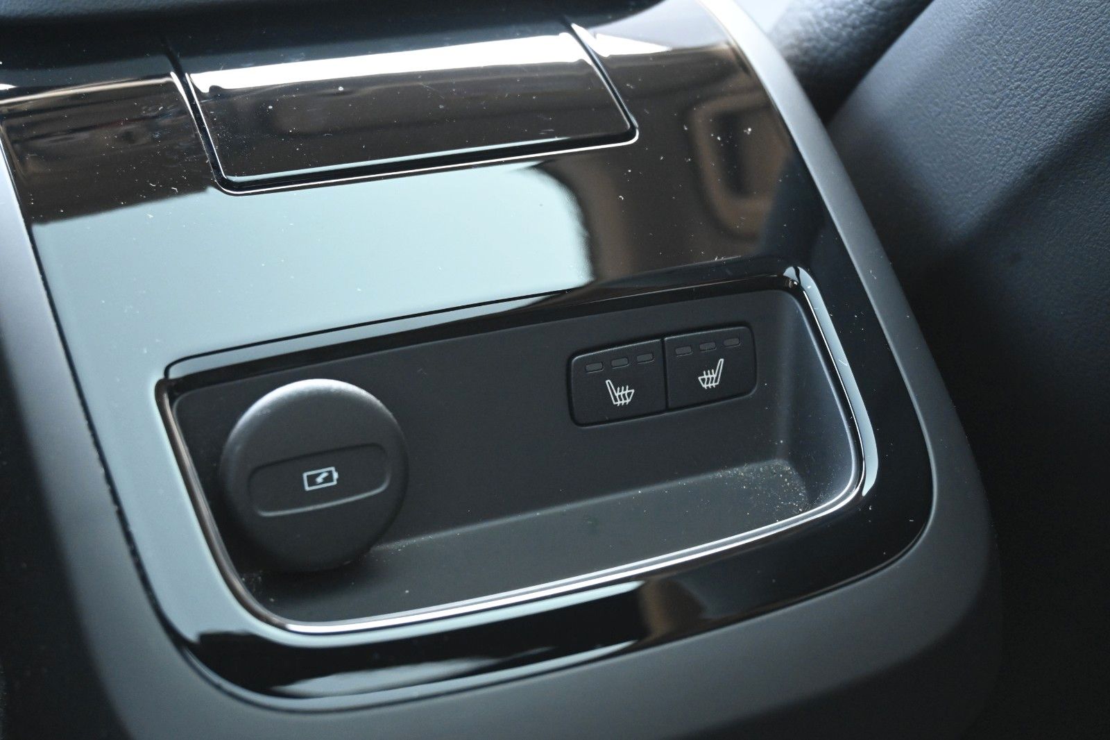 Fahrzeugabbildung Volvo V60 T6 AWD RC Plus Dark*PANO*360°*ACC*HuD*AHK