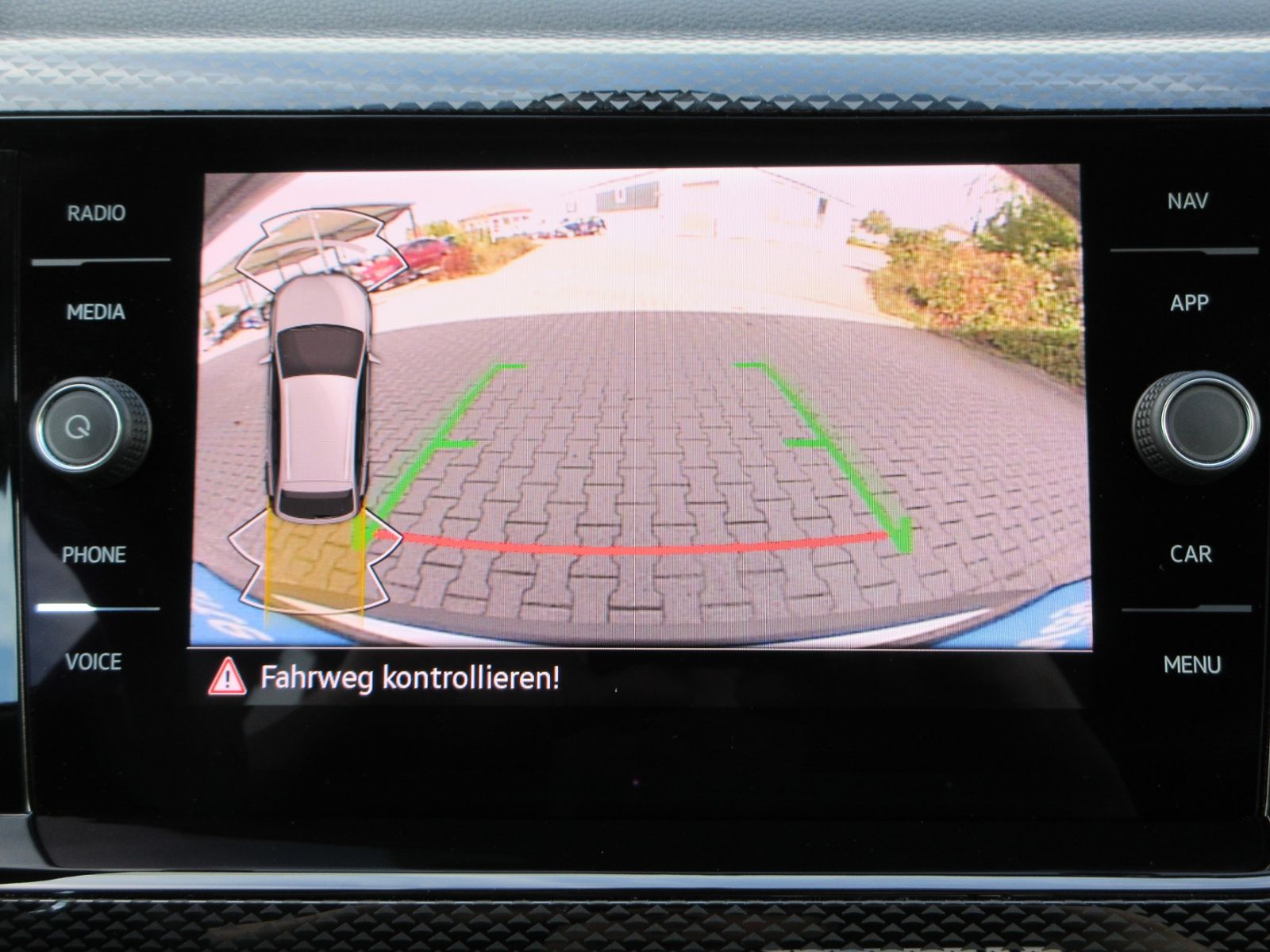 Taigo 1.0 TSI Life LED/NAVI+VZE+RFK/PDC VO+HI/SH