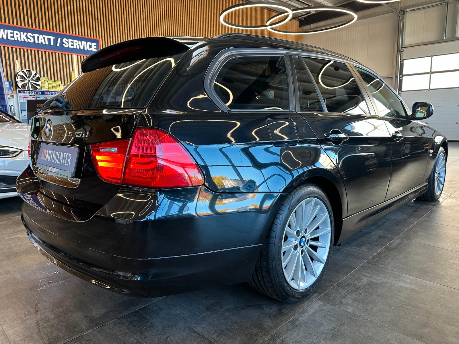 BMW 320 2011 — photo 17