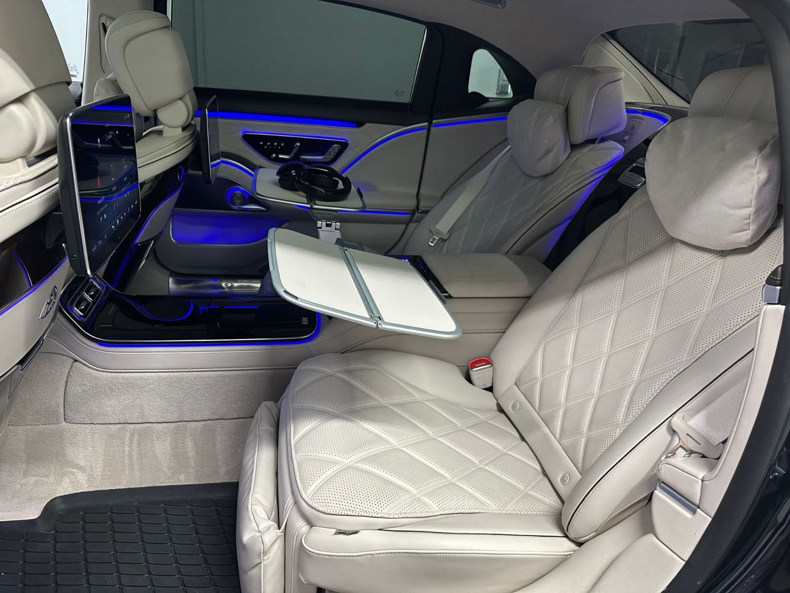 Fahrzeugabbildung Mercedes-Benz S 680 Maybach 4MATIC *PANO*Klapptisch*FIRSTCLASS