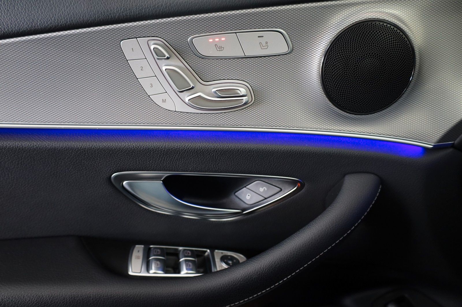 Fahrzeugabbildung Mercedes-Benz E 220d, Avantgarde, Leder,Navi,LED,SH,Kamera,AHK