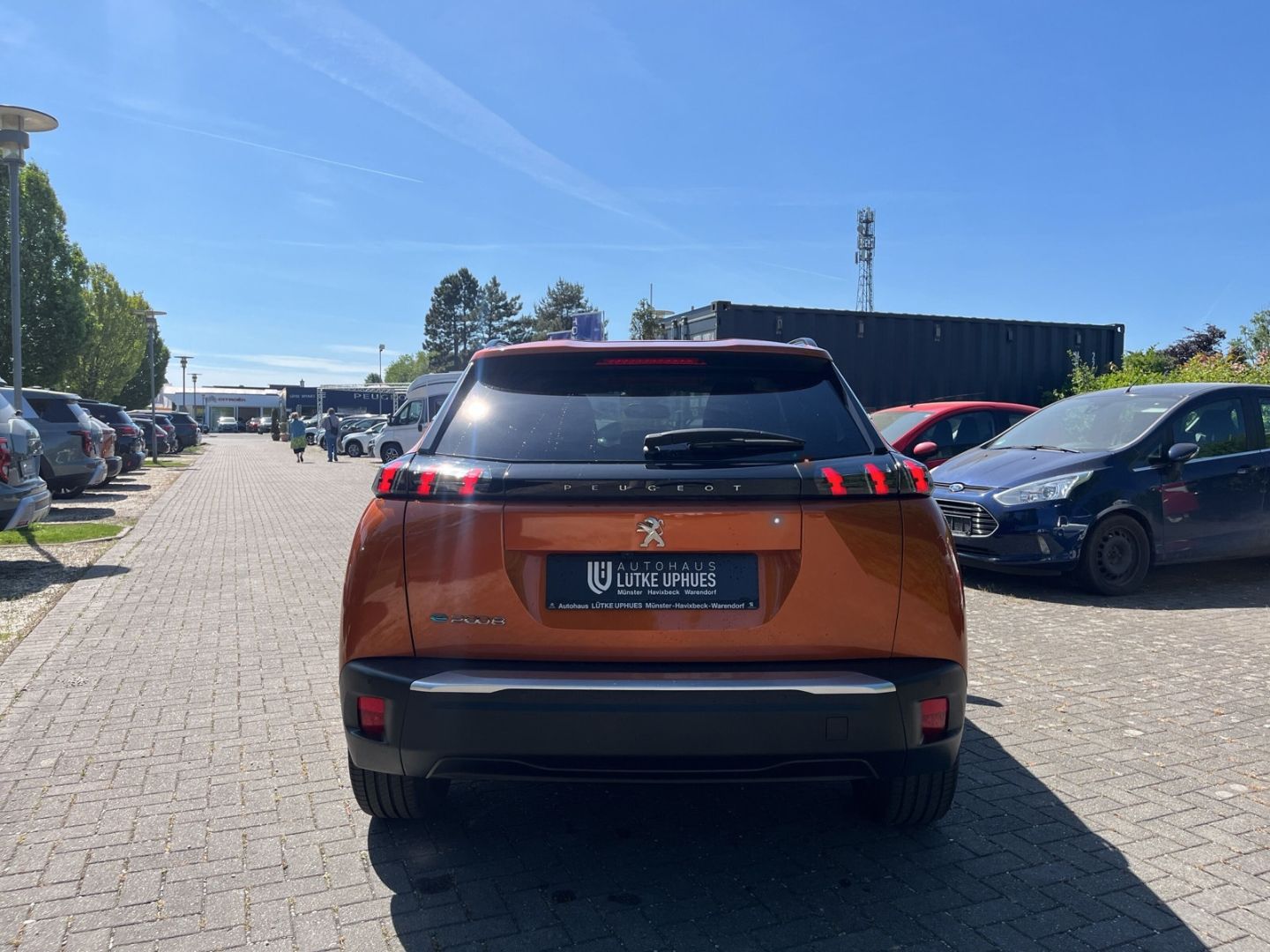 Fahrzeugabbildung Peugeot 2008 Allure Elektro 136 Navi CarPlay Temp.
