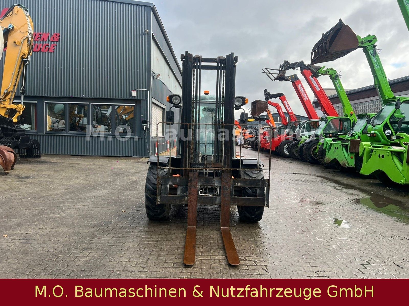 Fahrzeugabbildung AUSA CH 250 / Allrad / 2,5 t / 3,60 m