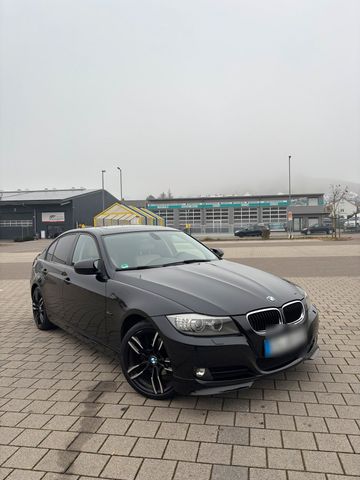 BMW 320i Facelift exklusive Edition Automatik