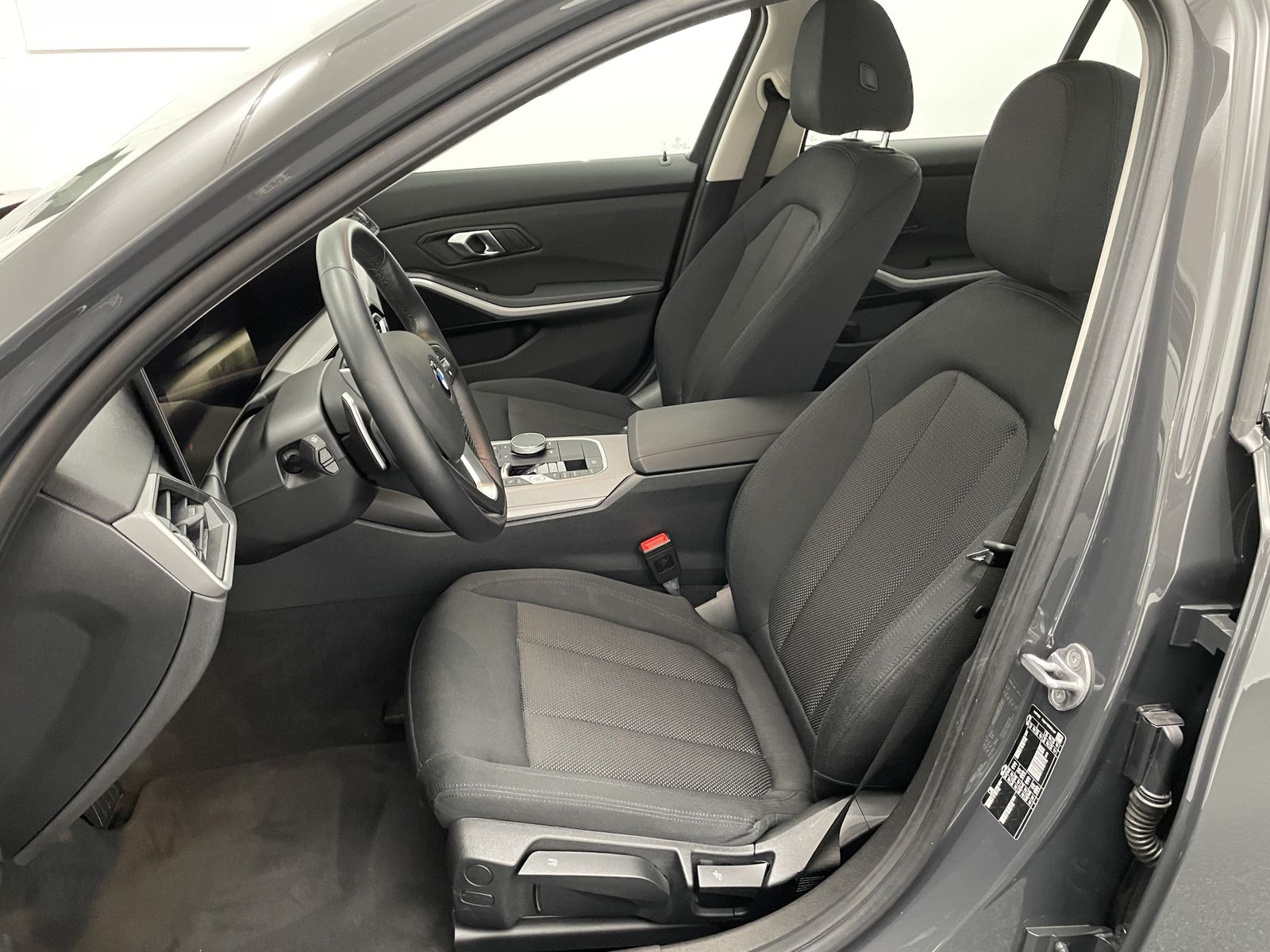 BMW 318i SHZ/M PAKET/DAB/PDC Tempomat Klimaaut. foto 9