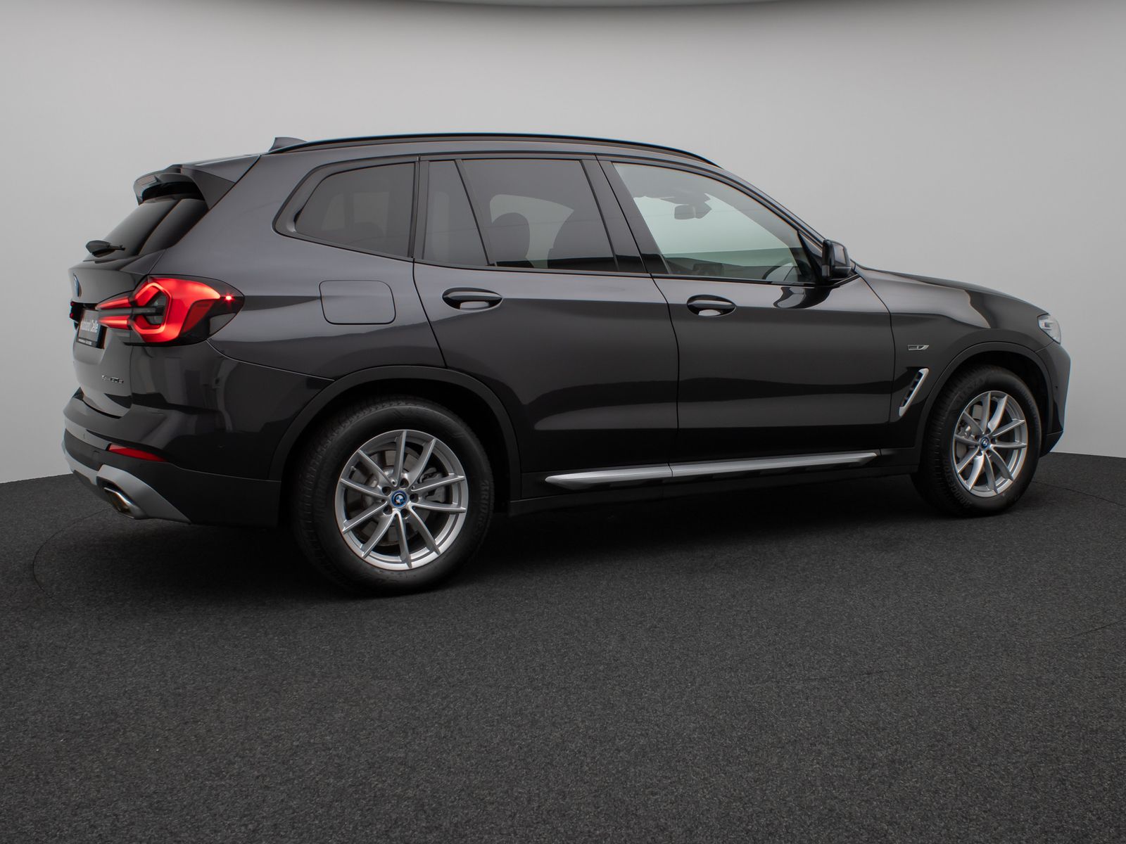 Fahrzeugabbildung BMW X3 xD30e Kamera HUD Lenkrhzg Stop&Go AHK Sport