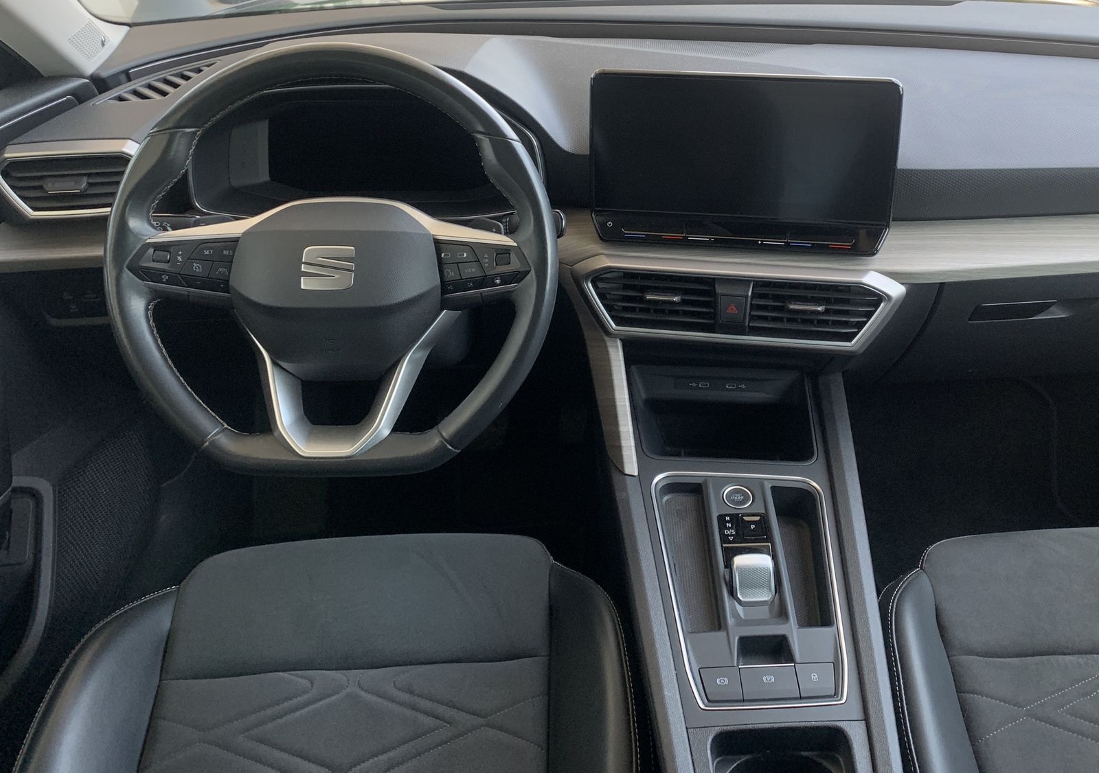 Fahrzeugabbildung SEAT Leon 2.0 TDI Xcellence*AHK*LED*Cam*VCOCK*Navi*