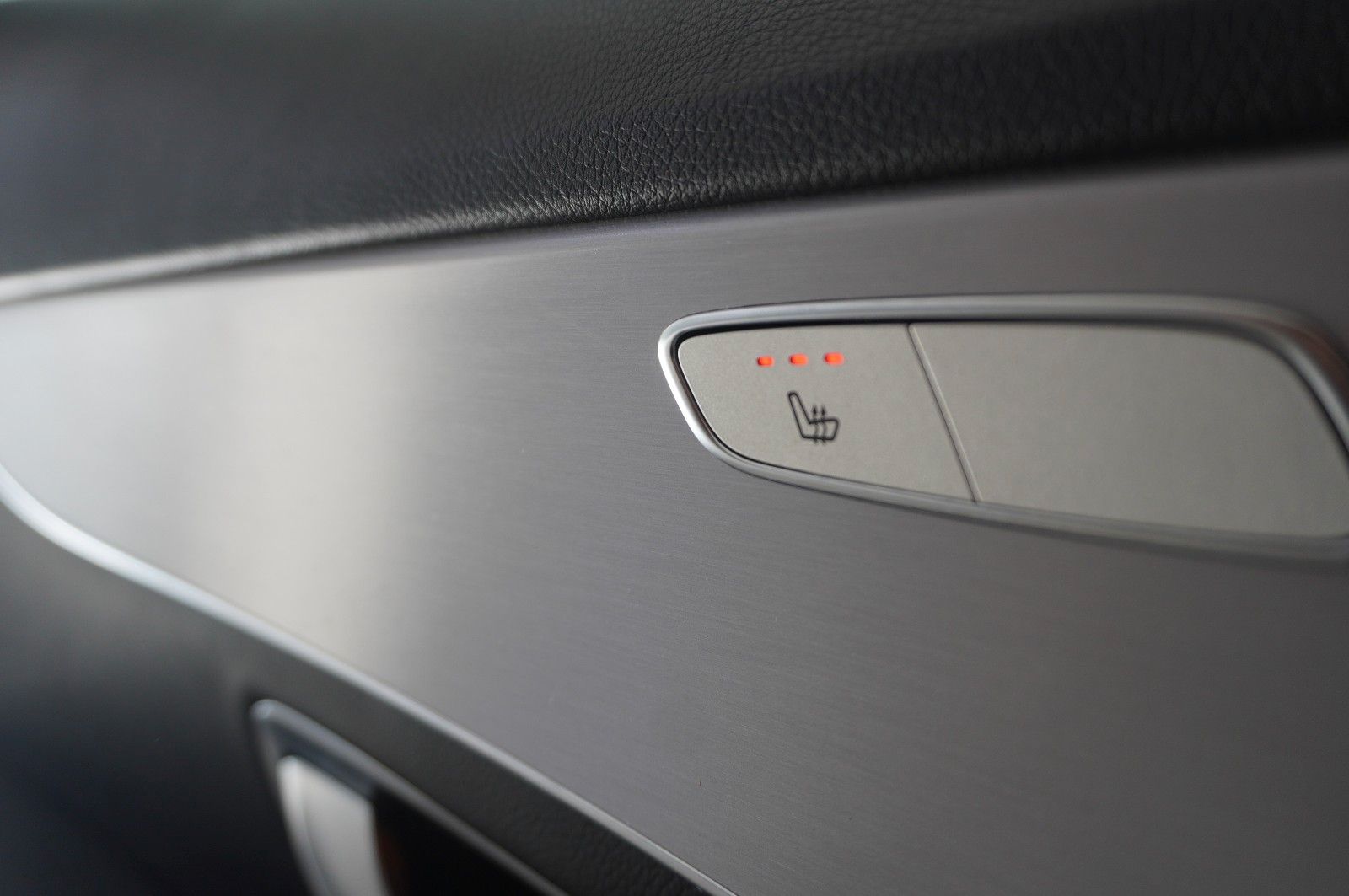 Fahrzeugabbildung Mercedes-Benz C 220 D LIM. AVANTGARDE NAVI/LED/KAMERA/SHZ/AHK