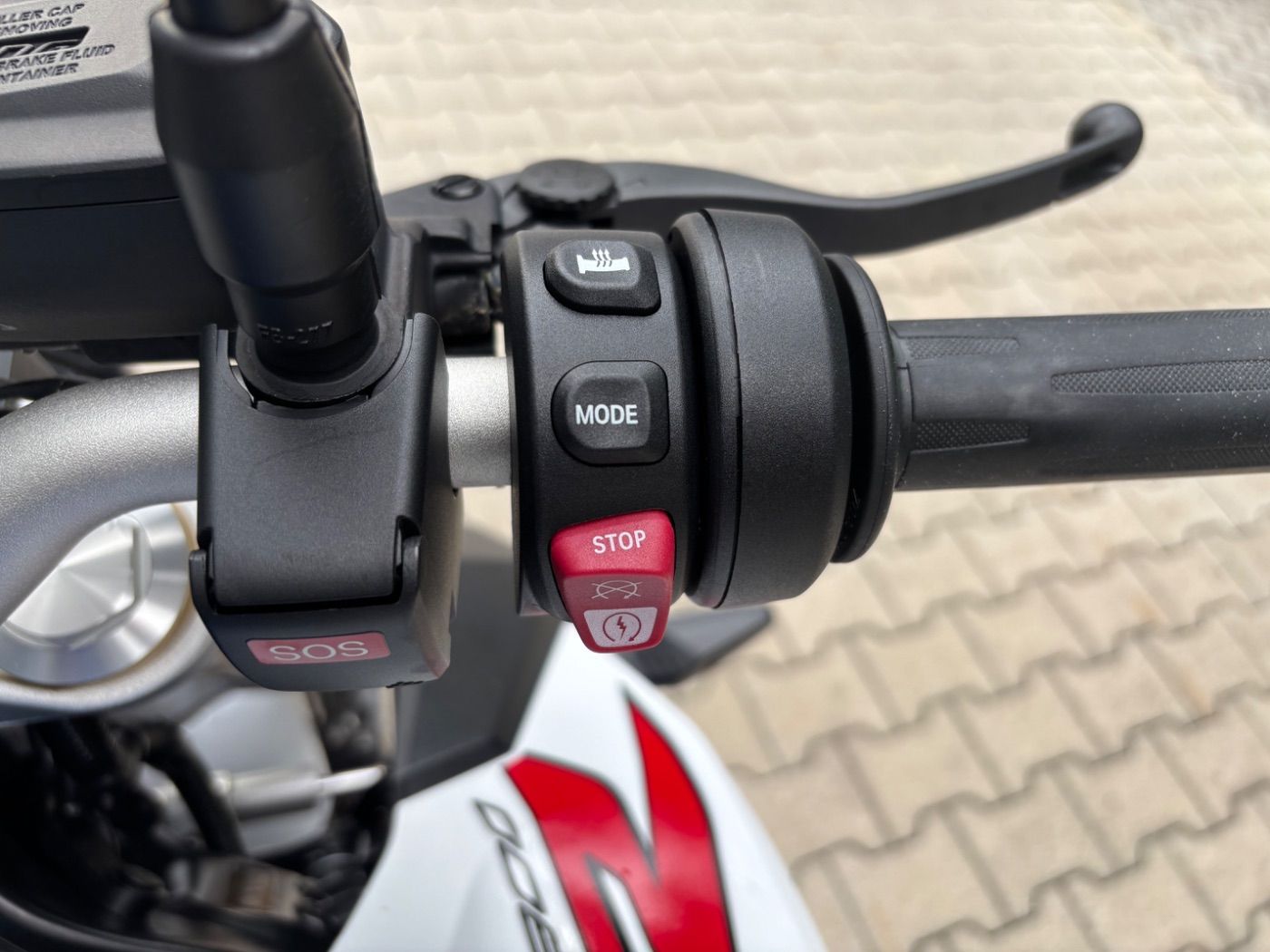 Fahrzeugabbildung BMW F 900 R Style Sport mit kurzem Kennzeichenhalter
