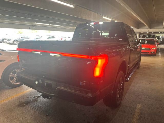 Ford F150 Lightning Lariat grosse Batterie im Vorlauf