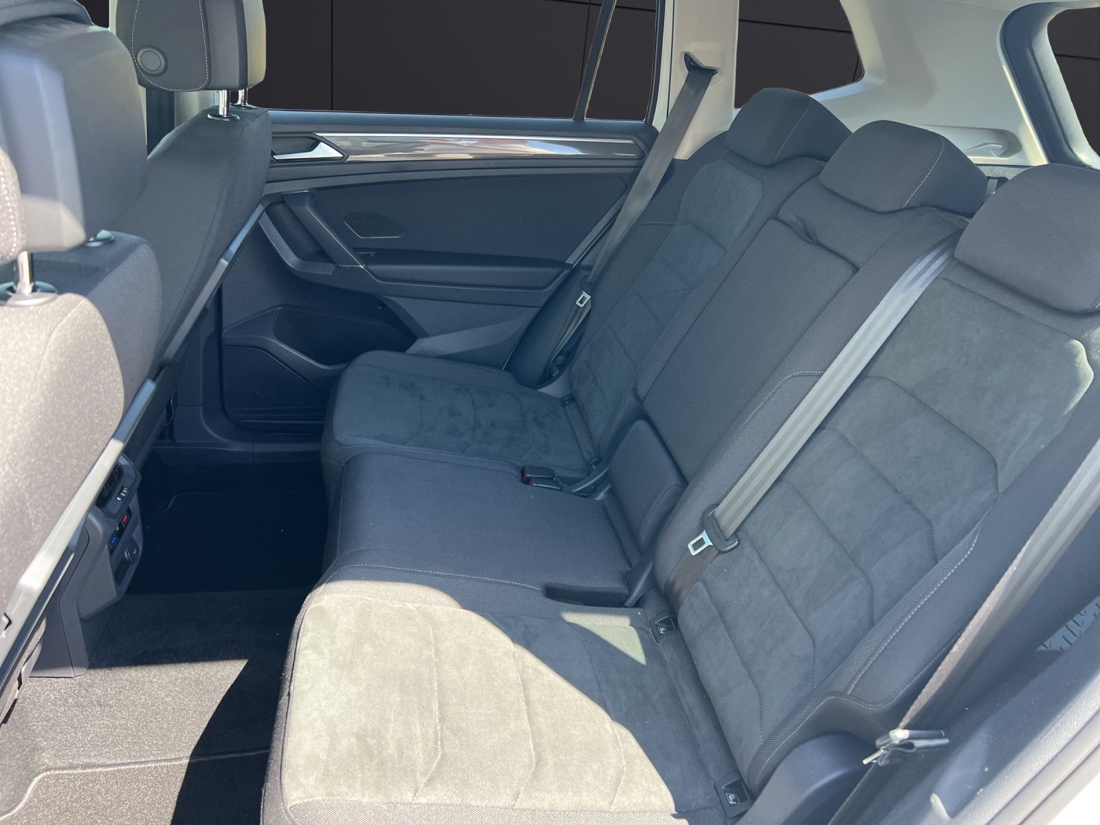 Fahrzeugabbildung Volkswagen Tiguan Allspace TDI Highline 4M DSG LED  ACC DCC
