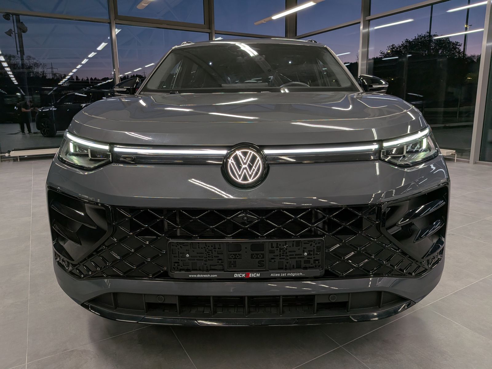 Fahrzeugabbildung Volkswagen Tayron 2.0TDI 4M R-Line Launch Pano Black AHK 20