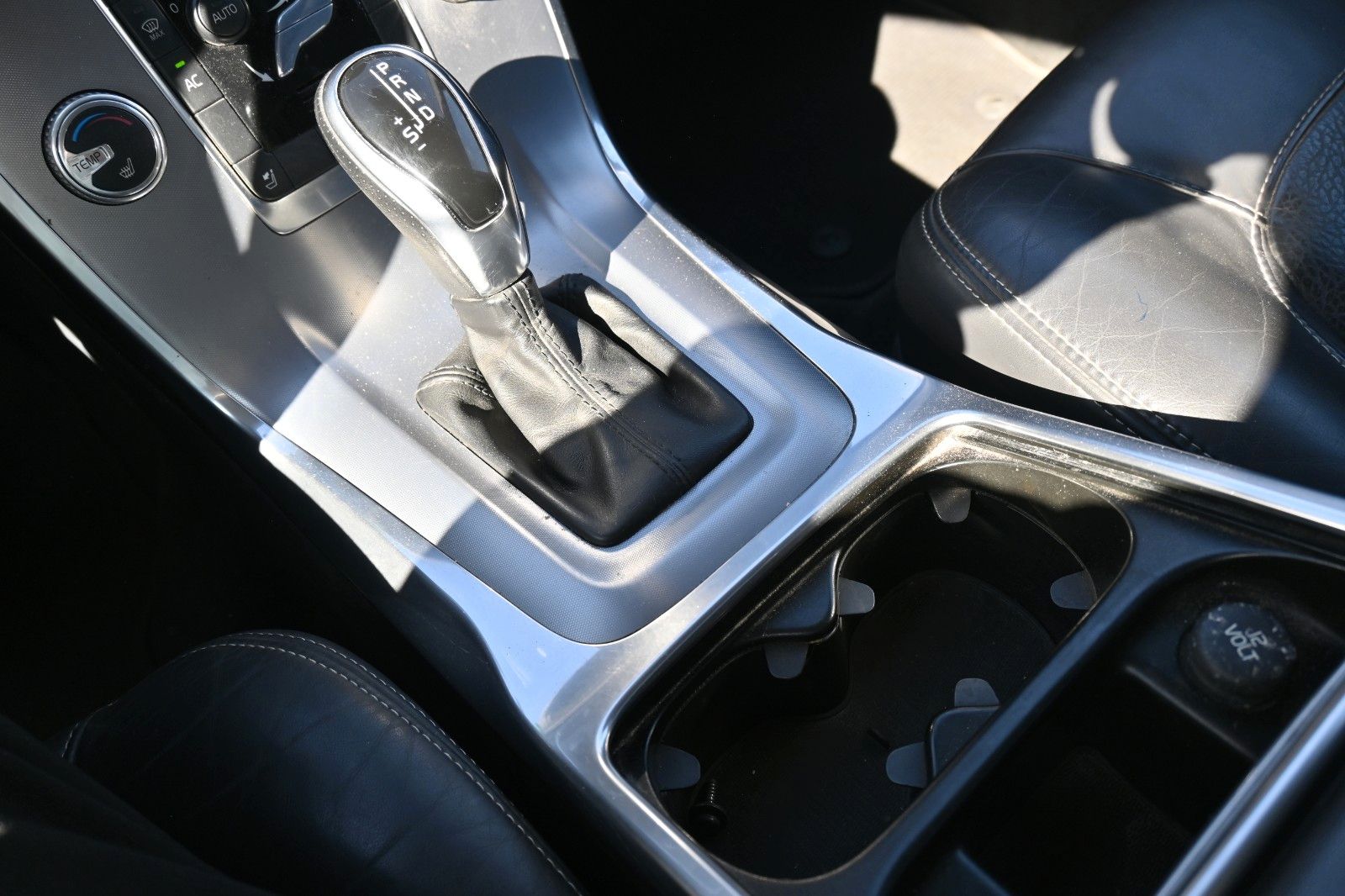 Fahrzeugabbildung Volvo V70 Kombi D3 DPF Black Edition*NAV*TEMP*Mietkauf