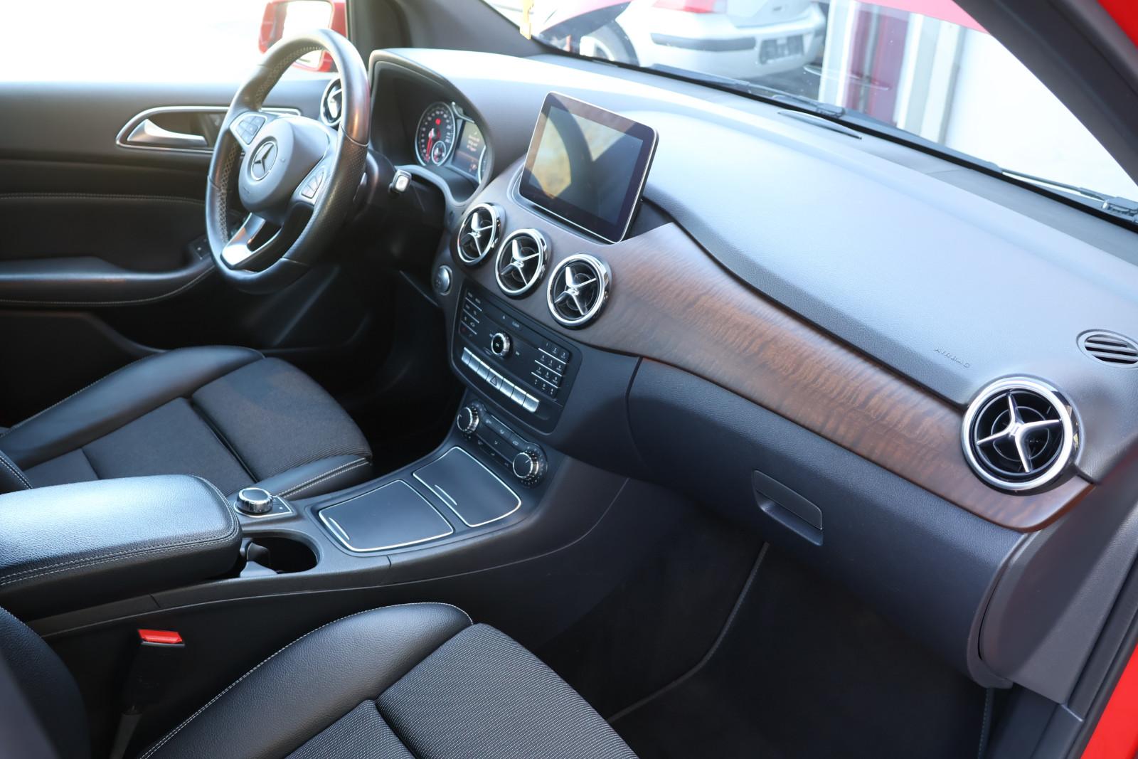 Mercedes-Benz B 180 Urban 2.Hand Autom. AHK LED Navi 17" TÜV