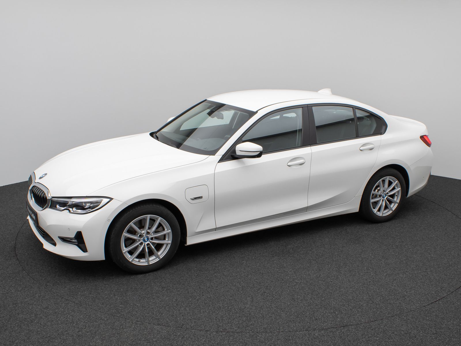 Fahrzeugabbildung BMW 320e 360°DAB WLAN CockPiPro DrivAssis LED Alarm