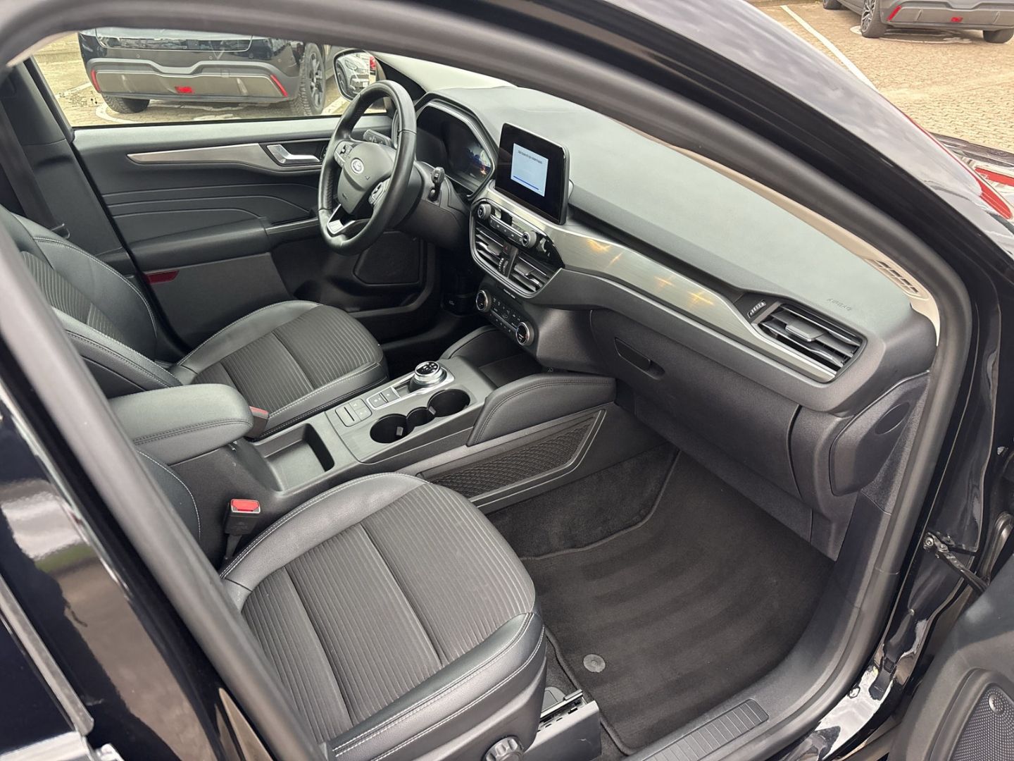 Fahrzeugabbildung Ford Kuga Hybrid Titanium X Navi Digitales Cockpit So