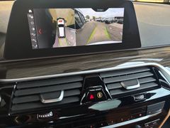 Fahrzeugabbildung BMW 530d Sport Line -- ACC/ Pano/ AHK/ STHZG/ 19LM