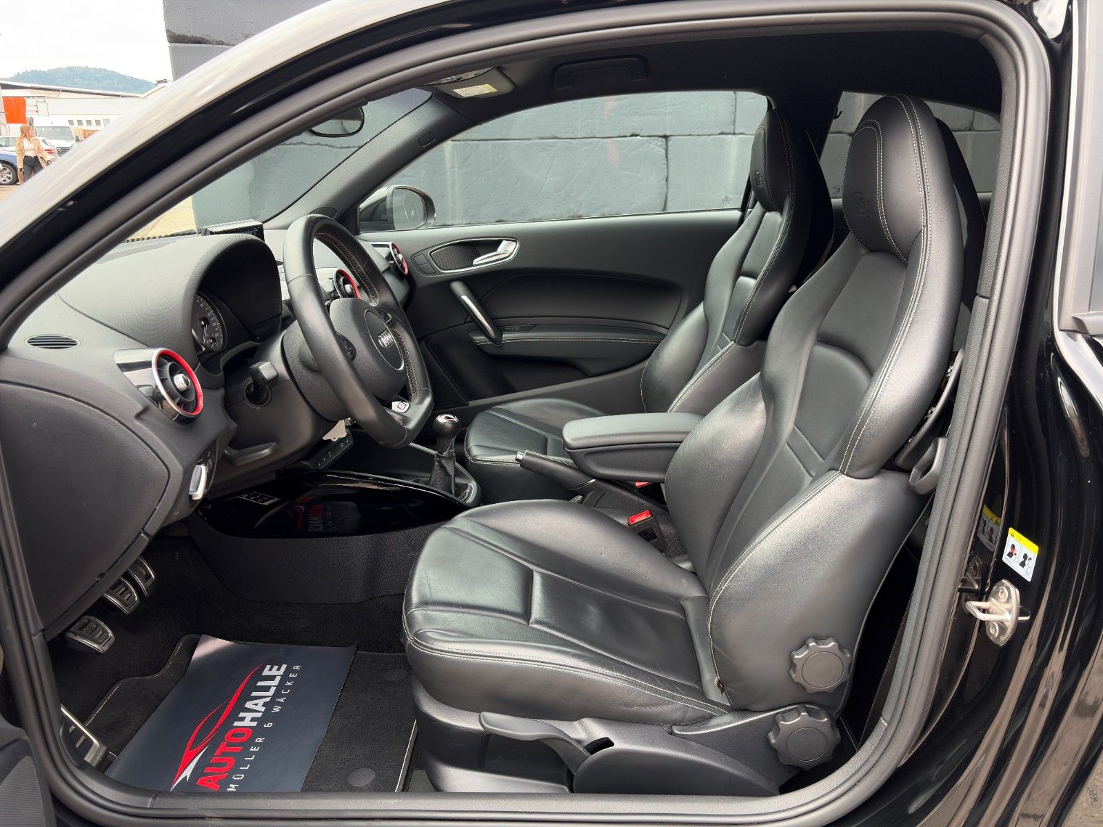 Fahrzeugabbildung Audi S1 2.0 TFSI quattro SHZ PDC Navi Leder Ambiente