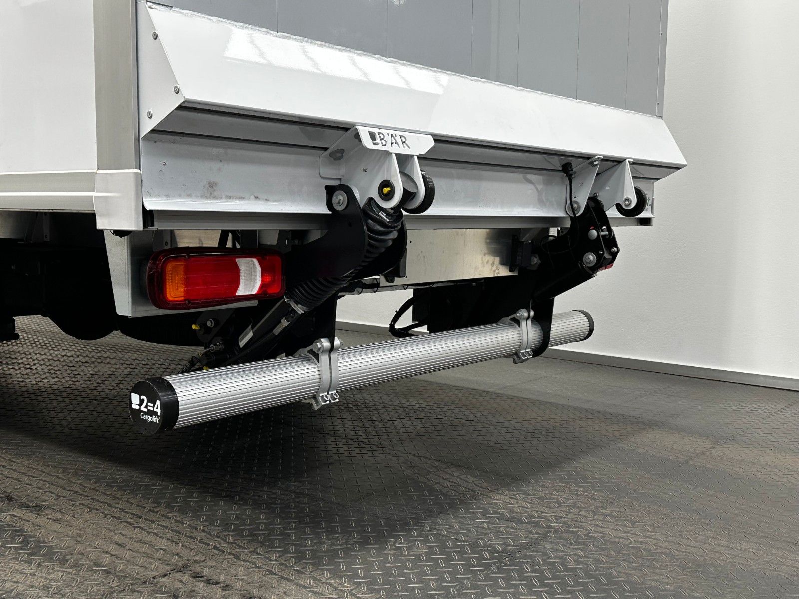 Fahrzeugabbildung Iveco Daily 35S16HA 8/P KOFFER Luftfederung LBW Sofort