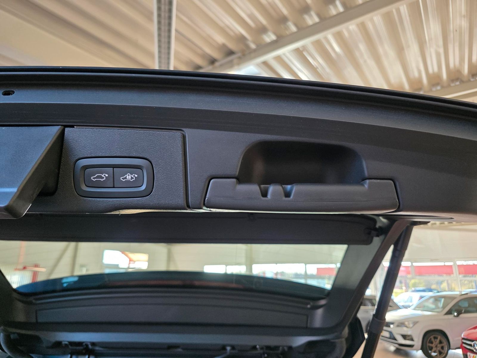 Fahrzeugabbildung Volvo XC 60 D4 /StandHz/Keyless/Carplay/Ahk