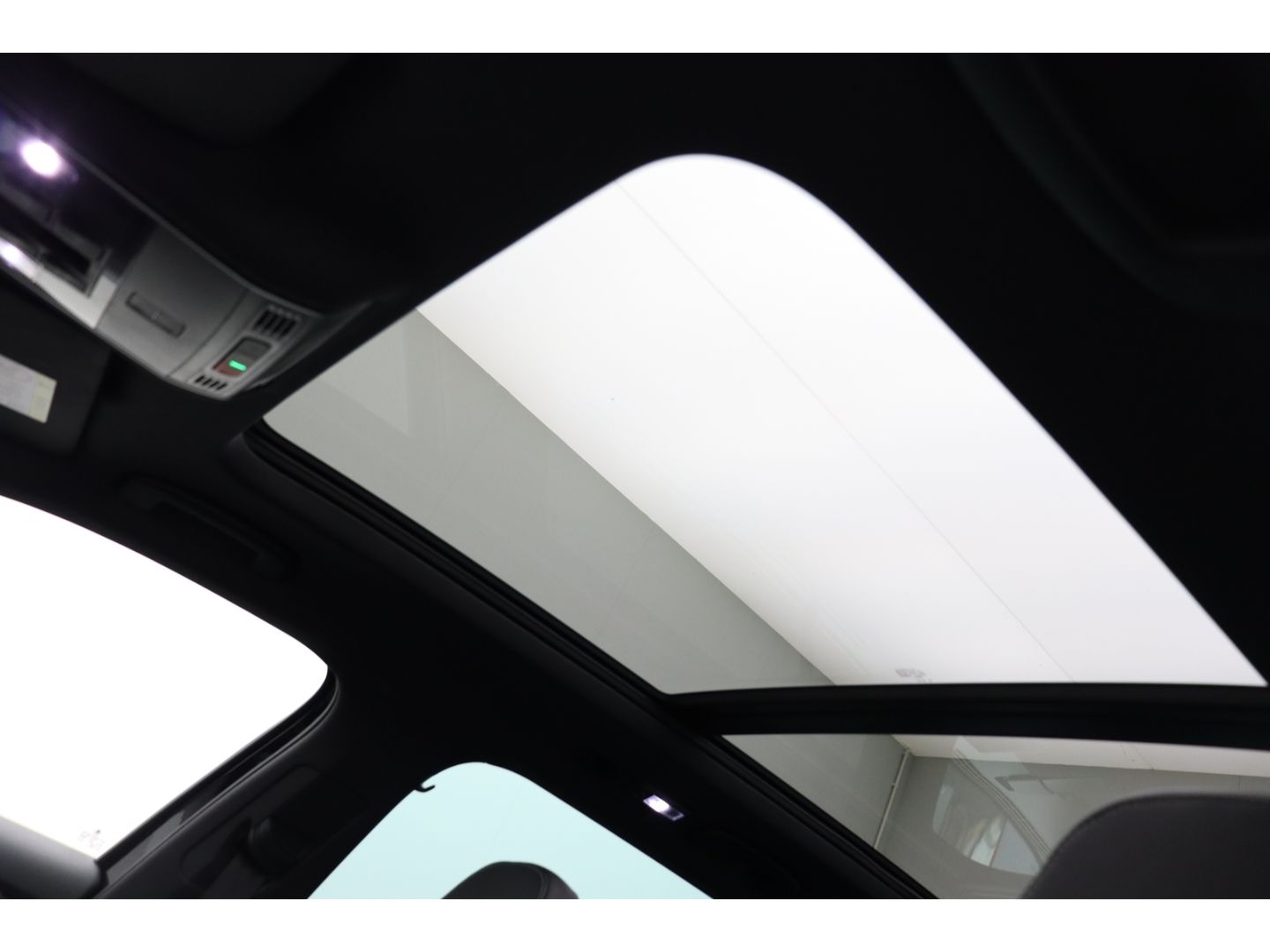 Fahrzeugabbildung SKODA Superb Combi SportLine 4x4 Digi Cockpit 360 Kame