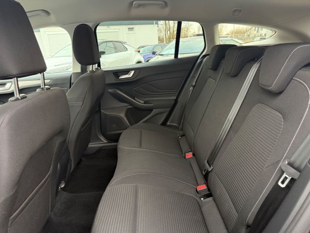 Ford Focus Turnier Titanium Edition Assistenz-Paket