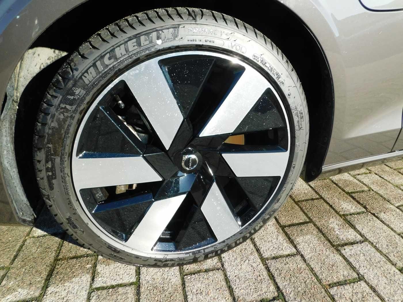 Fahrzeugabbildung Volvo V60 T6 Recharge AWD Ultra Dark