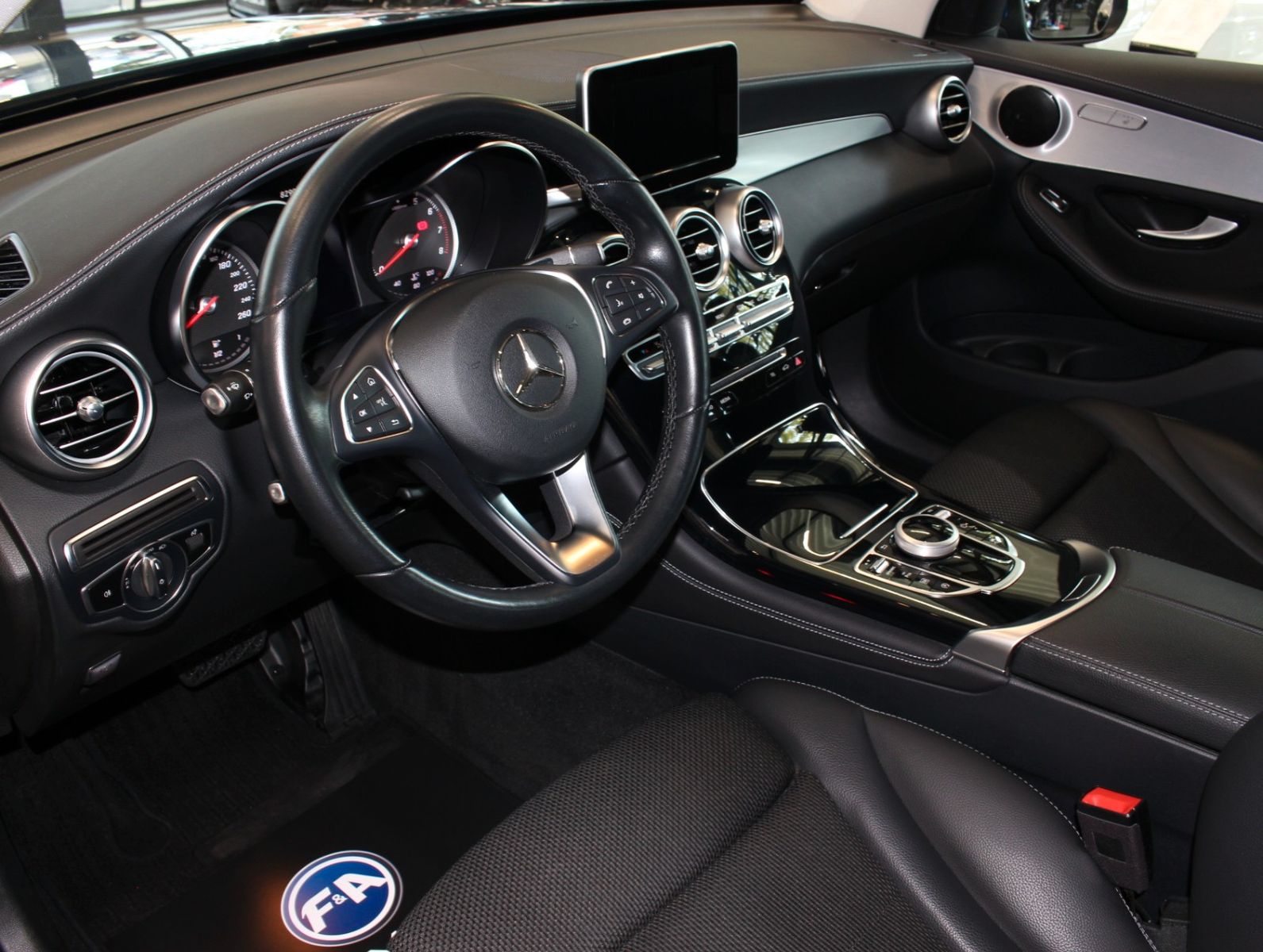 Fahrzeugabbildung Mercedes-Benz GLC 250 4Matic Kamera+LED+Navi+Klima
