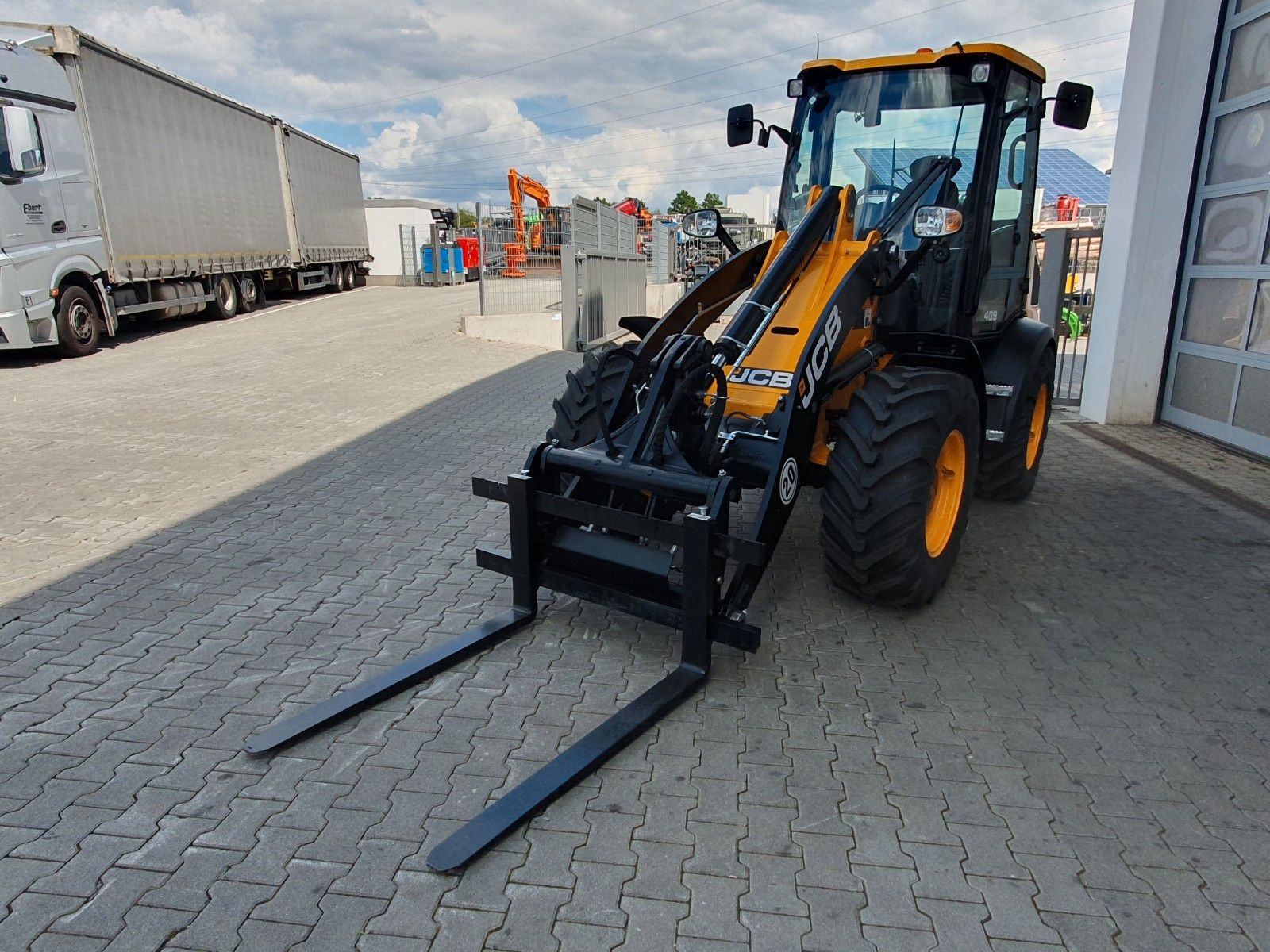 Fahrzeugabbildung JCB 409 SV / Neufahrzeug / Gabel