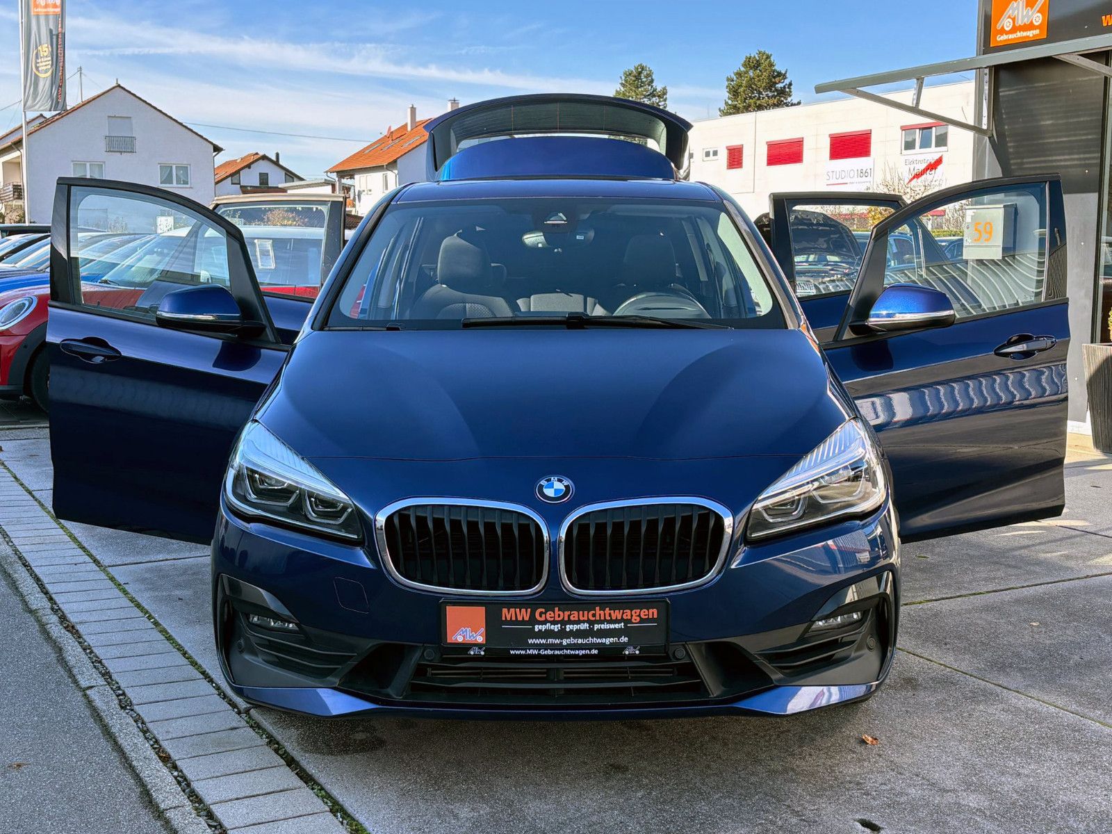 Fahrzeugabbildung BMW 220i Active Tourer Steptr. Advantage HUD ACC KAM