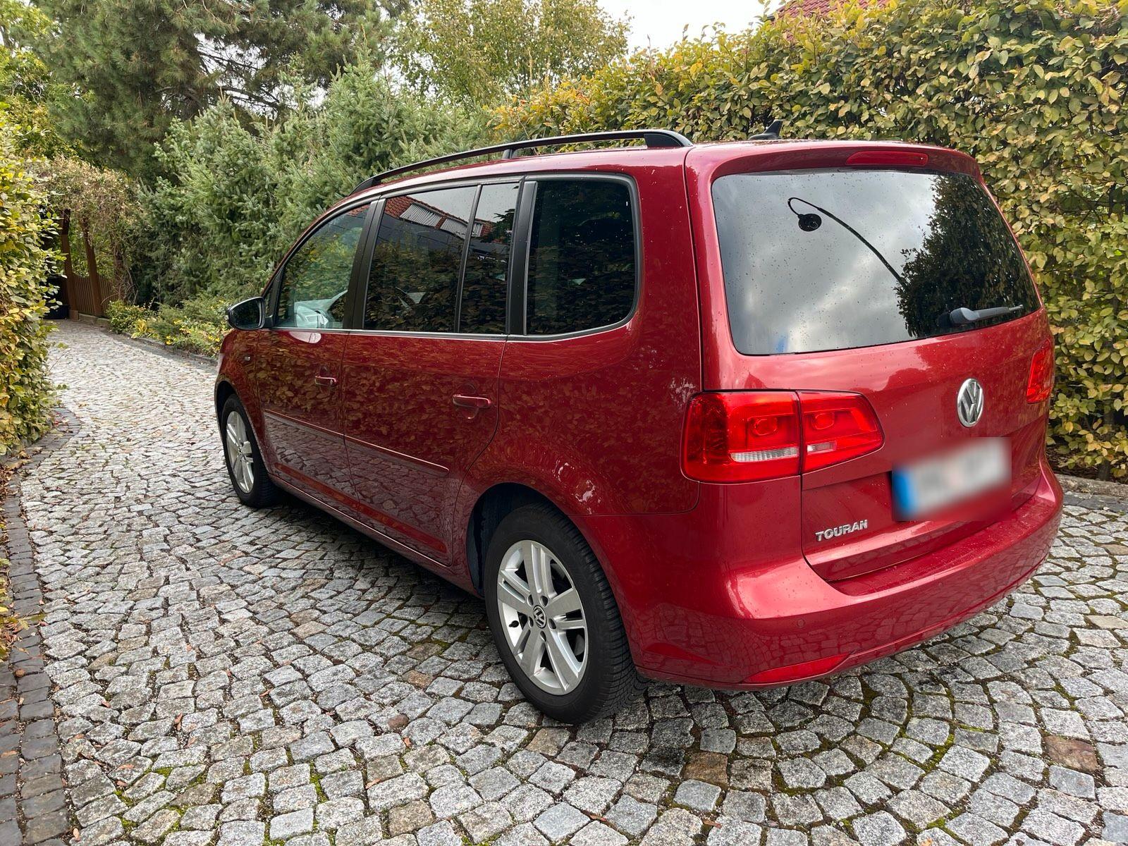 Volkswagen Touran 2012 — вигляд ззаду