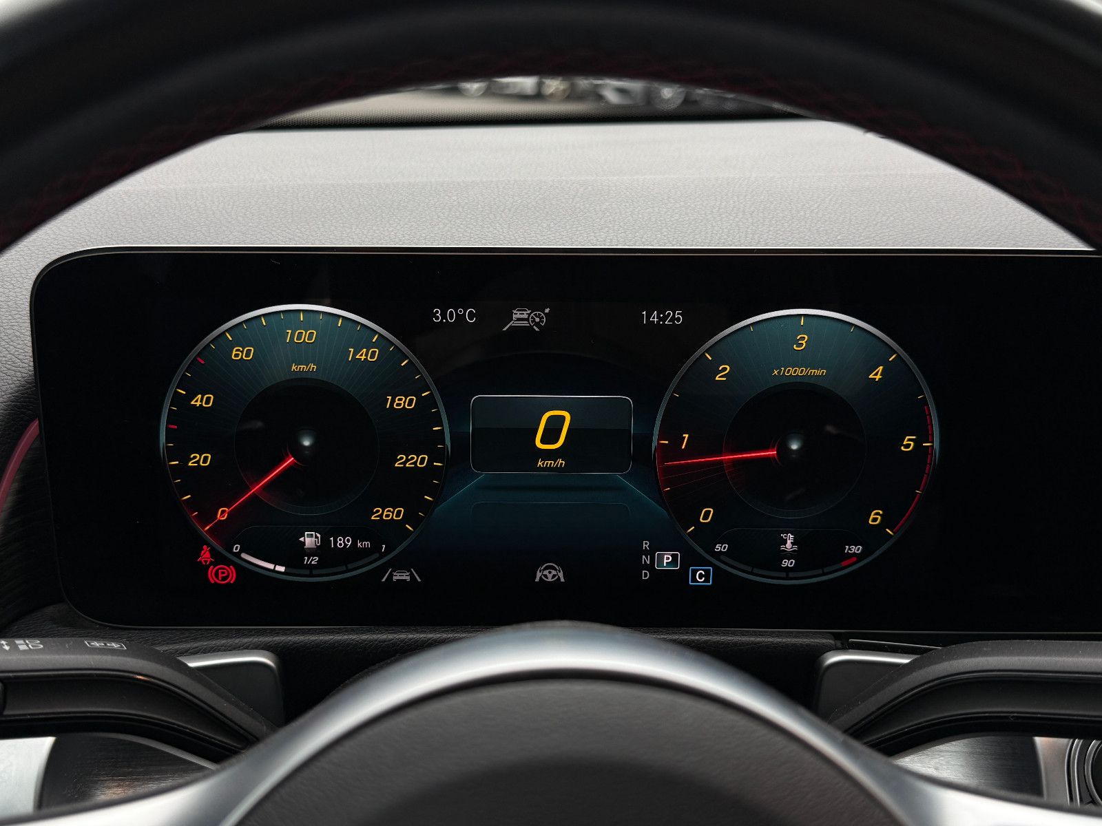 Fahrzeugabbildung Mercedes-Benz GLB 220d 4Matic AMG ACC AHK Kamera Ambiente Pano