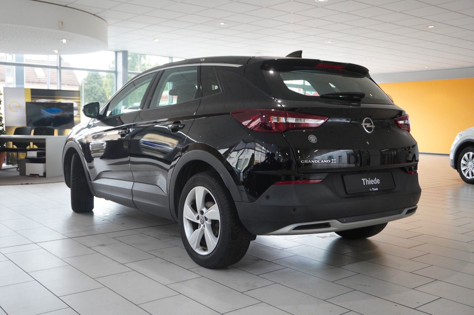 Fahrzeugabbildung Opel Grandland (X) 1.2T INNOV. NAVI/LED/KAMERA/SH/DAB