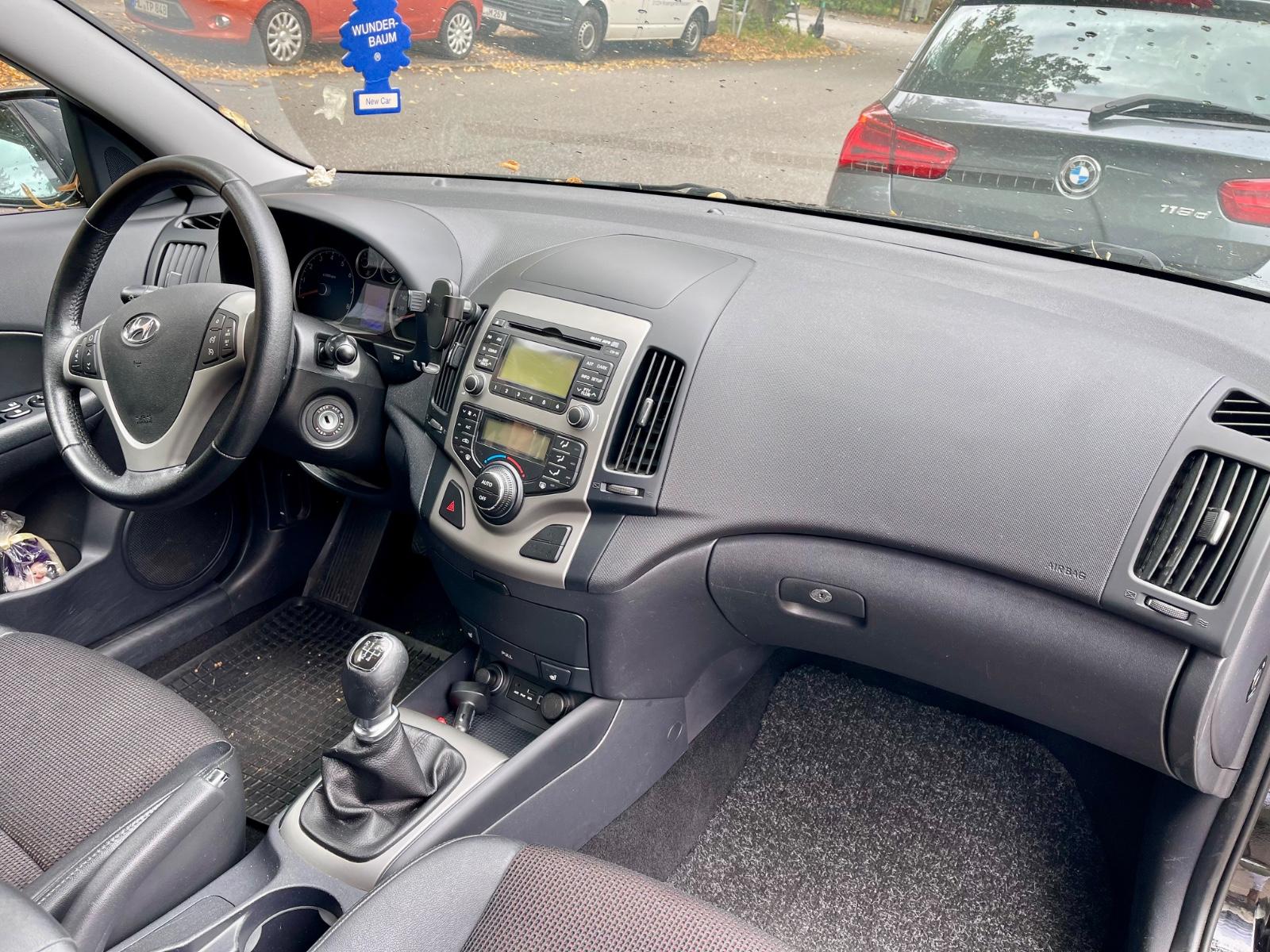 Hyundai i30 2012 — photo 8