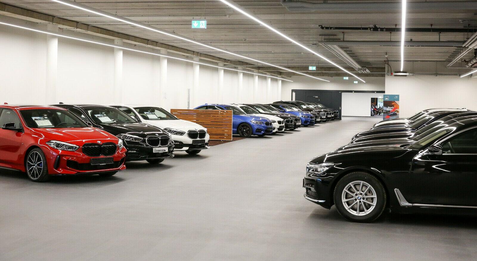 showroom-image-top