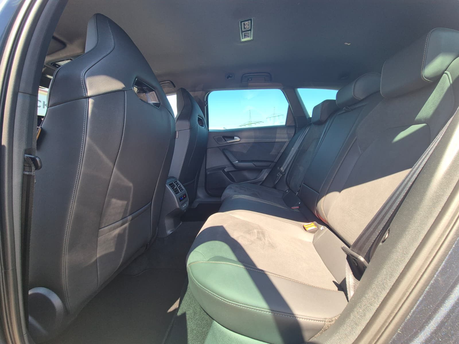 Fahrzeugabbildung CUPRA Leon 2.0 TDI DSG AHK*DYNAMICA*EDGE*LED*5JGARANT.