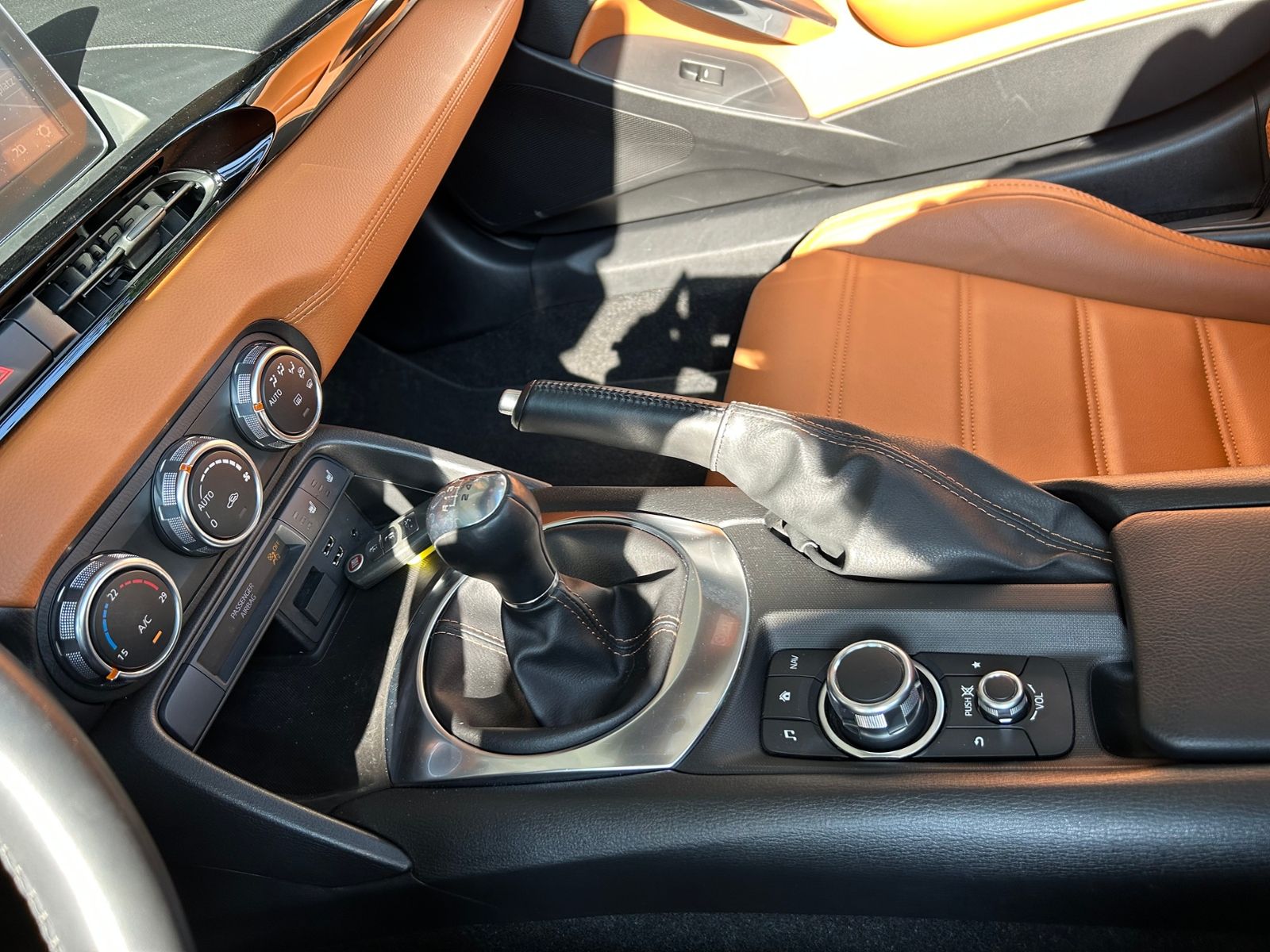 Fahrzeugabbildung Fiat 124 Spider Lusso BOSE RFK KLIMA NAVI SHZ