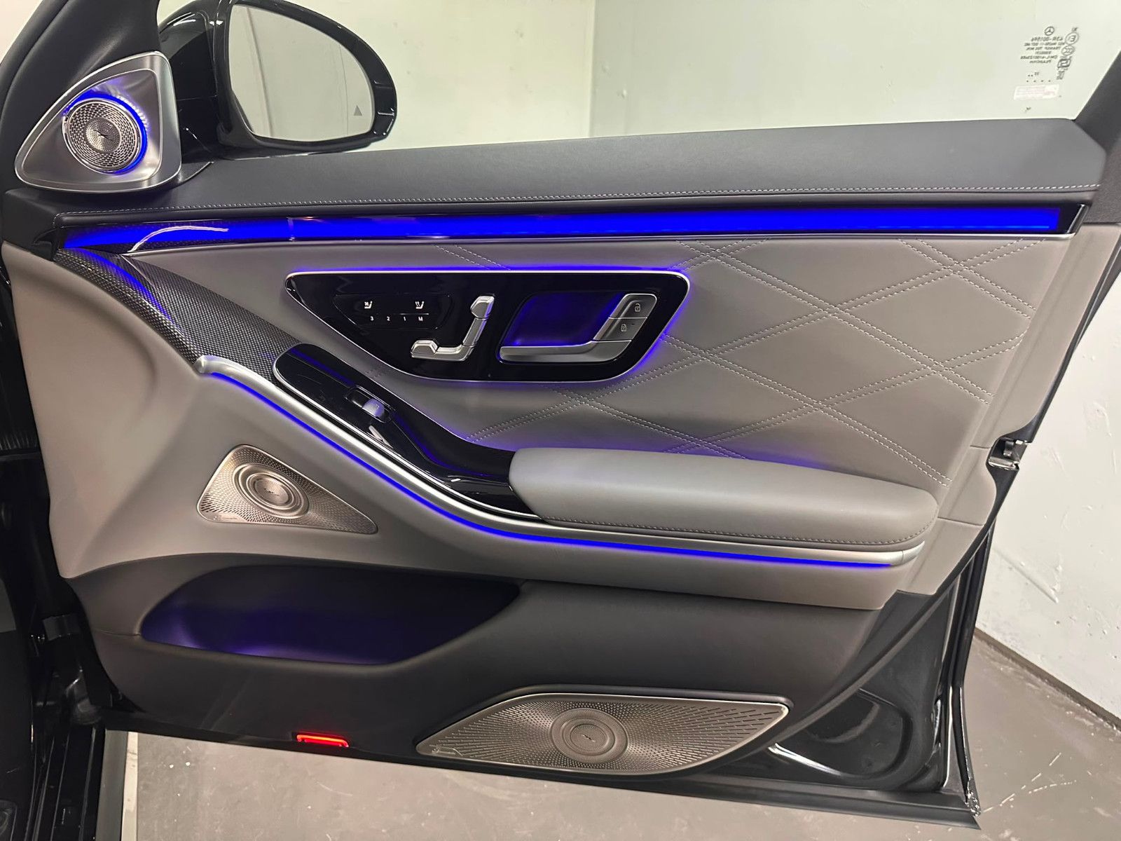 Fahrzeugabbildung Mercedes-Benz S 63 E Performance L *KERAMIK*TV*PANO*MASSAGE*