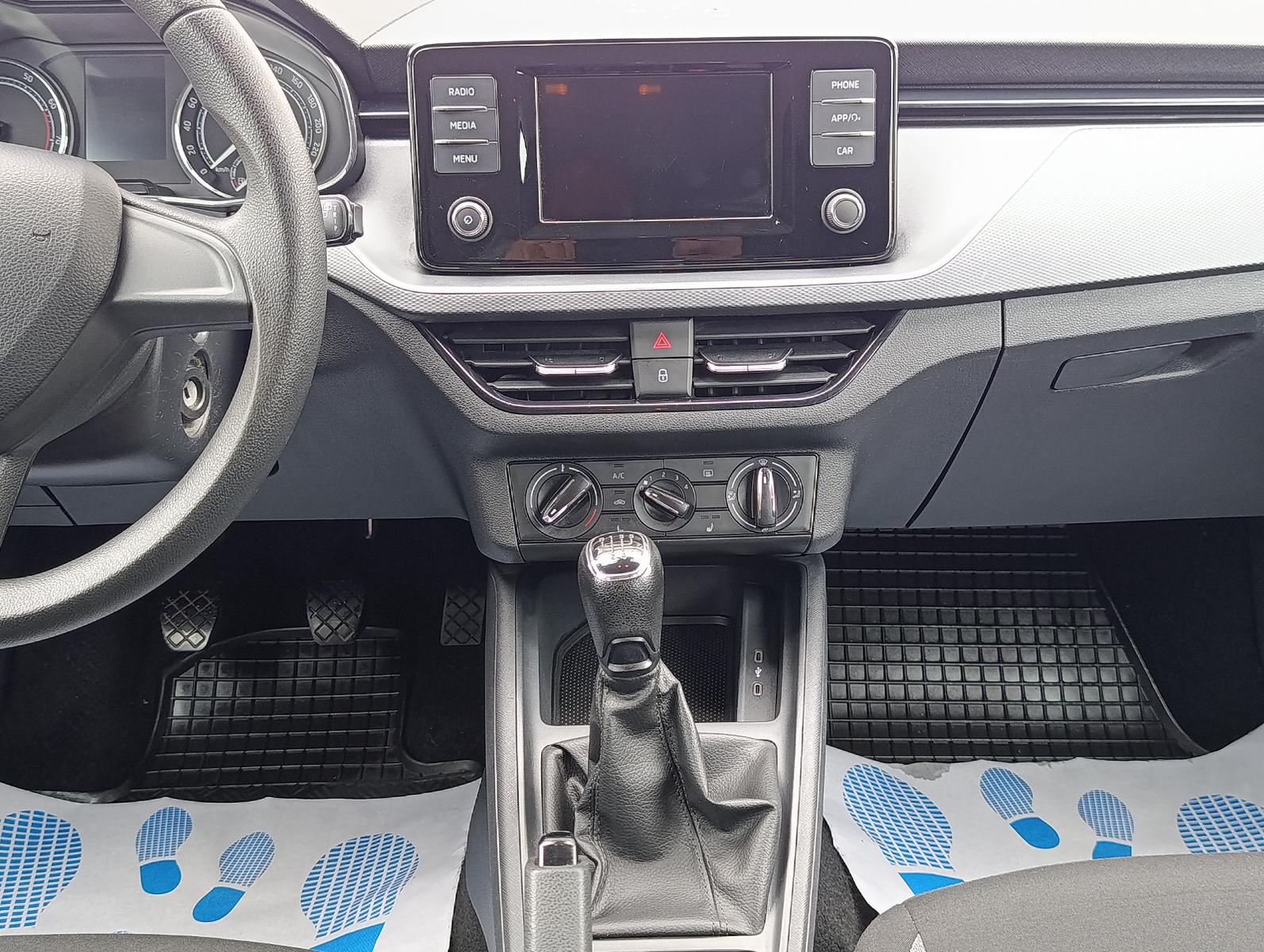Skoda Scala Active Car Play Tempomat SHZ PDC AHK