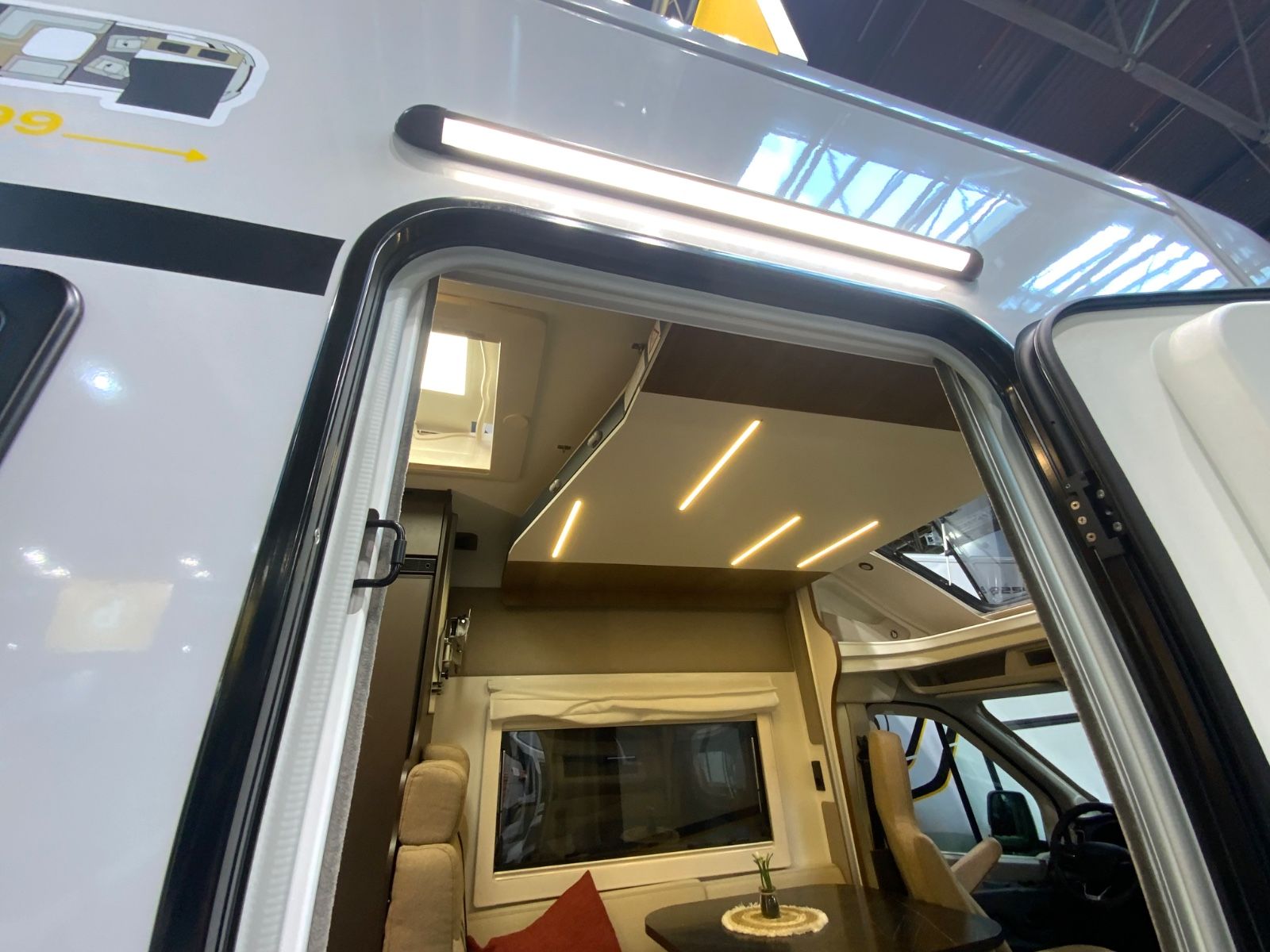 Fahrzeugabbildung Benimar Y 881 **Slim 2,14 m**neuer Grundriss**5,99 m**