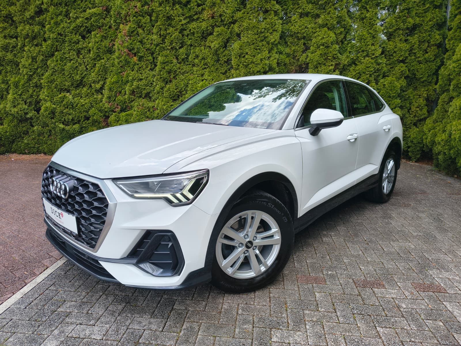 Fahrzeugabbildung Audi Q3 Sportback 35 TDI S-tronic LED+MMI+AHK+SHZ+DSP