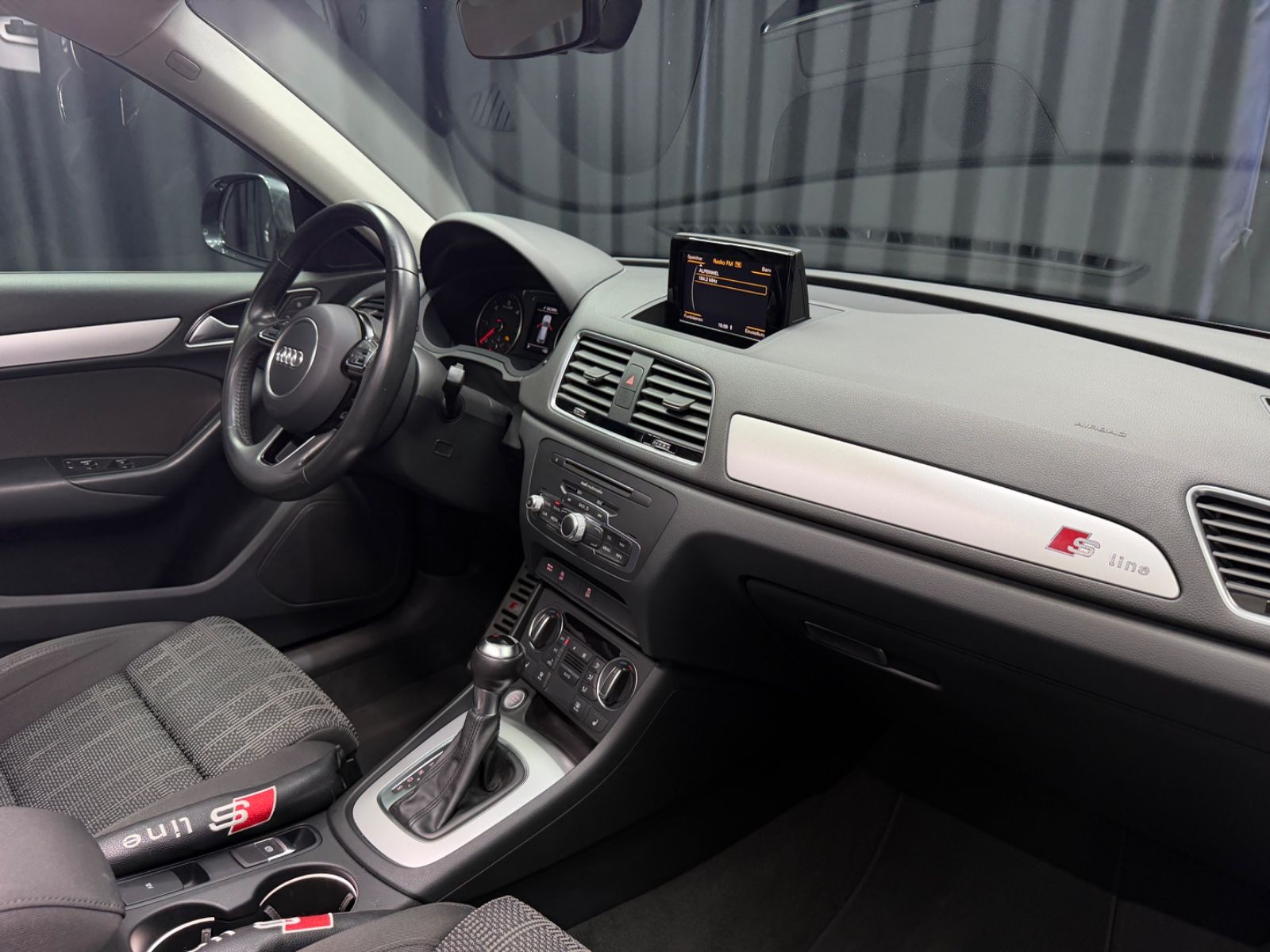 Fahrzeugabbildung Audi Q3 sport|S-Line|S-Tronic|AHK|NAVI|AUTOMATIK