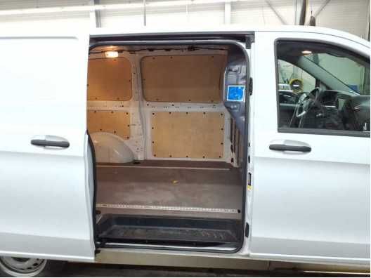 Fahrzeugabbildung Mercedes-Benz Vito 116 Kasten Lang Nav PTS RFK Sitzhzg Flügelt