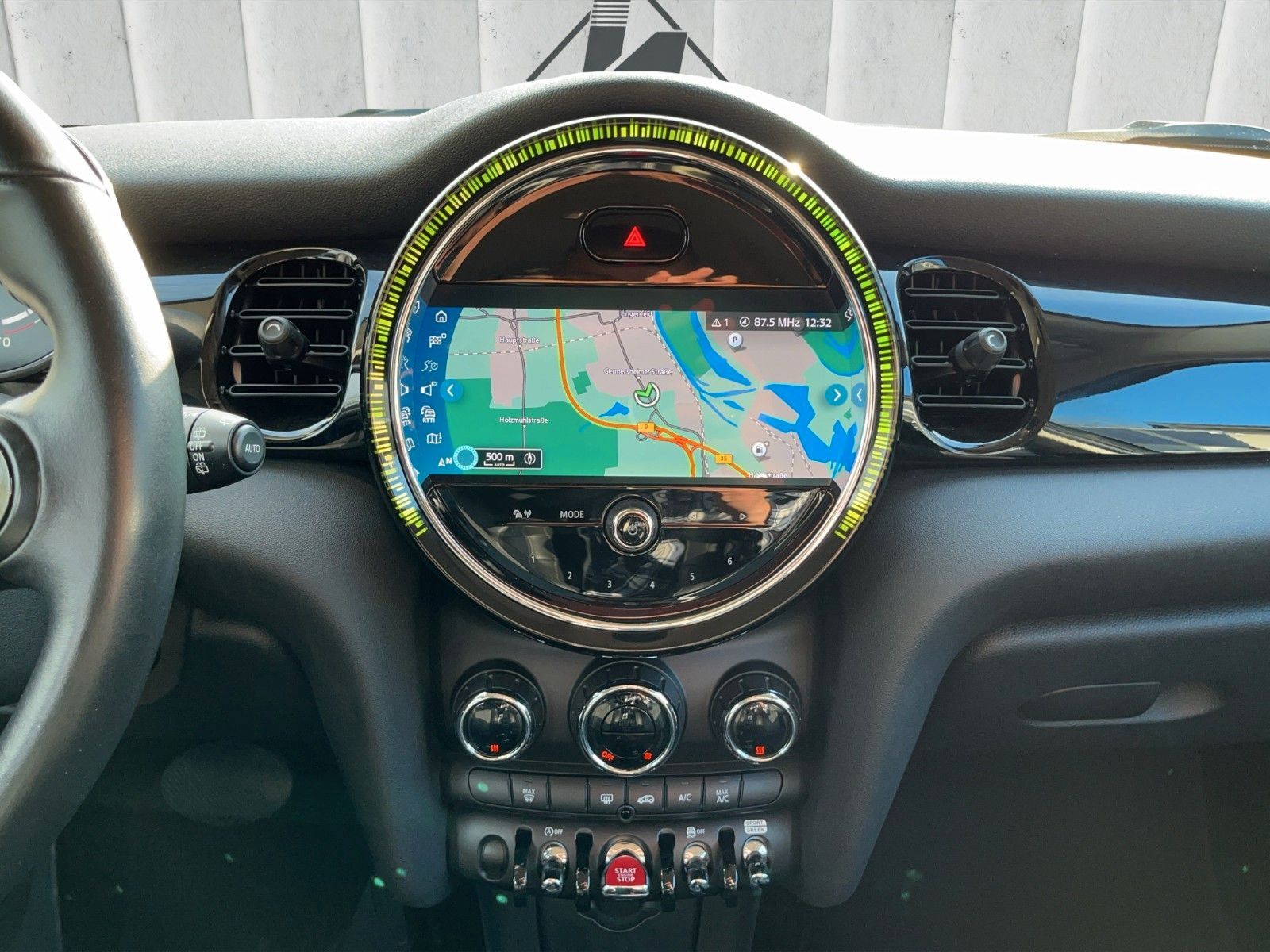 Fahrzeugabbildung MINI COOPER 5-trg.*Automatik*Navi*ViCo*Aktionsangebot