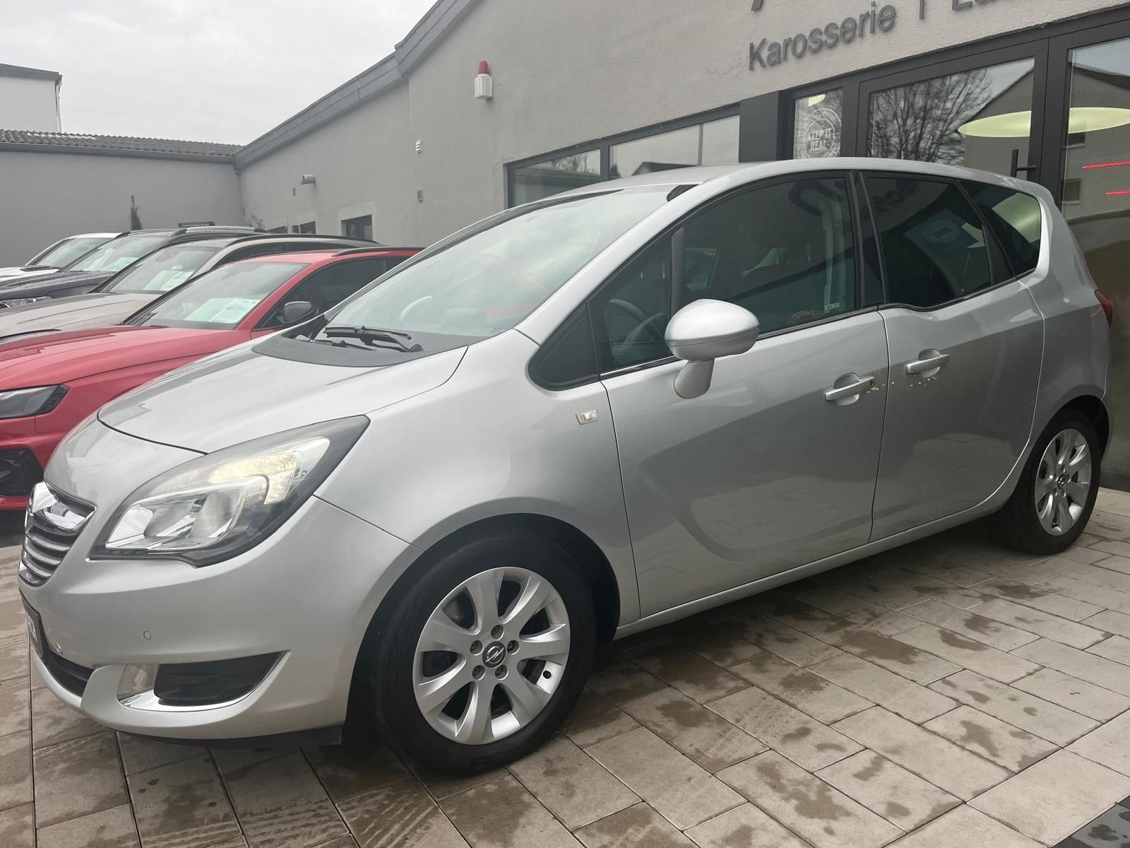 Fahrzeugabbildung Opel Meriva B Innovation*PDC*8xbereift*