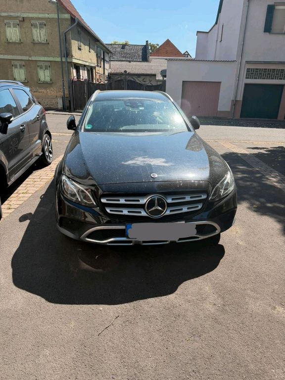 Image of Mercedes-Benz E 220