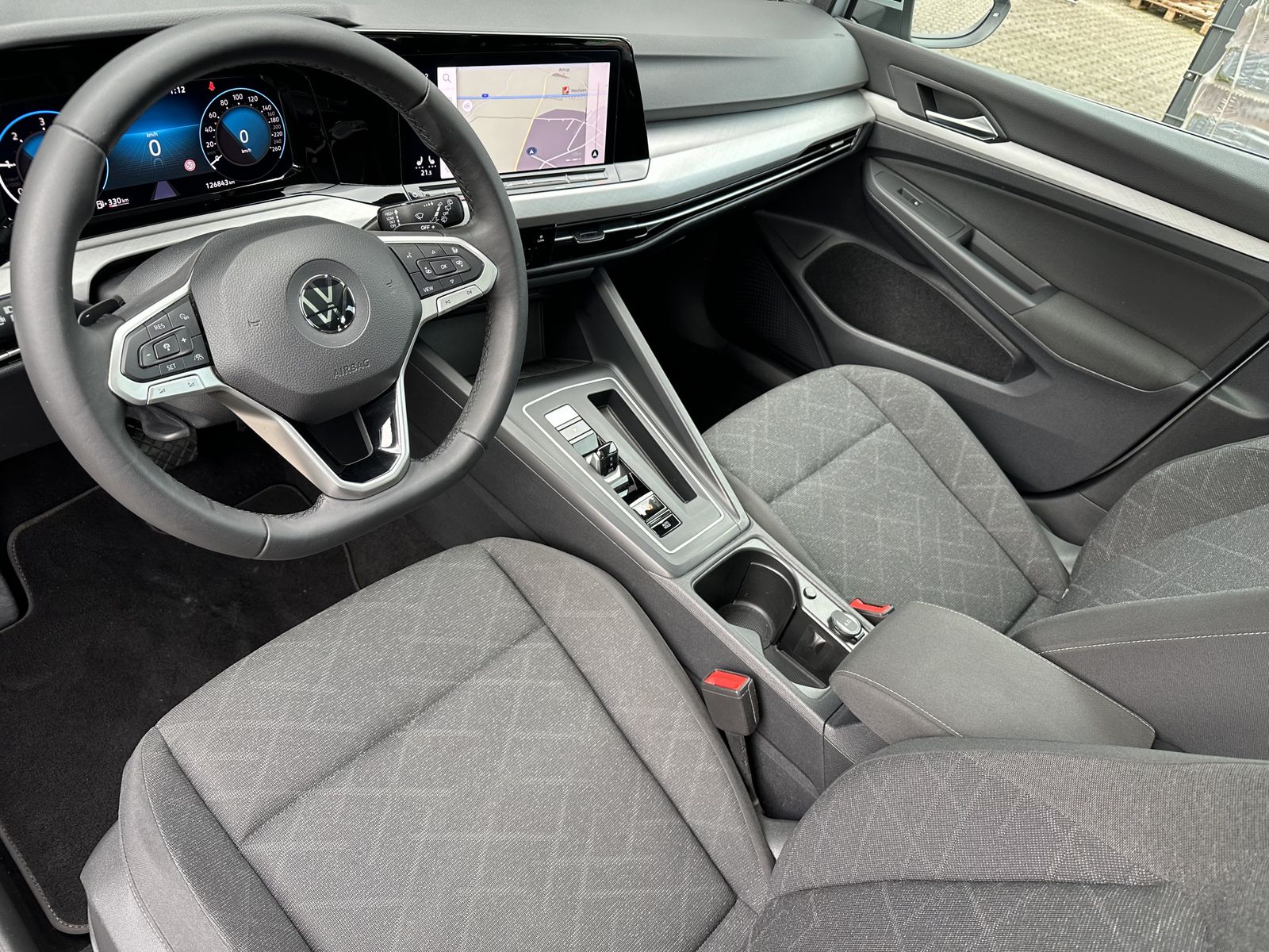 Fahrzeugabbildung Volkswagen Golf Variant 2.0 TDI DSG Life NAV+LED+AHK+PANORA